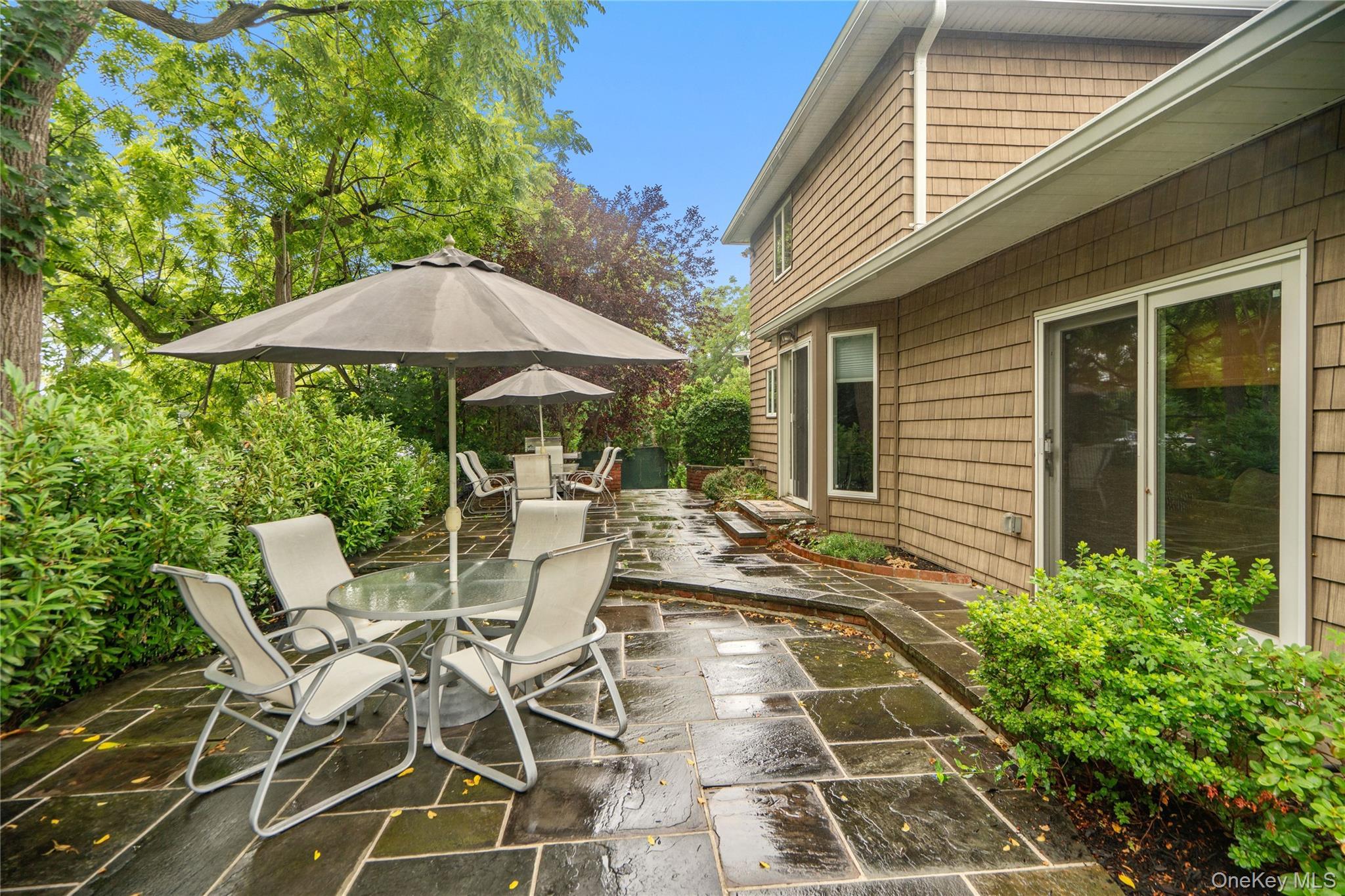 Single Family Hunt Court  Nassau County, NY 11576, MLS-1032368-22