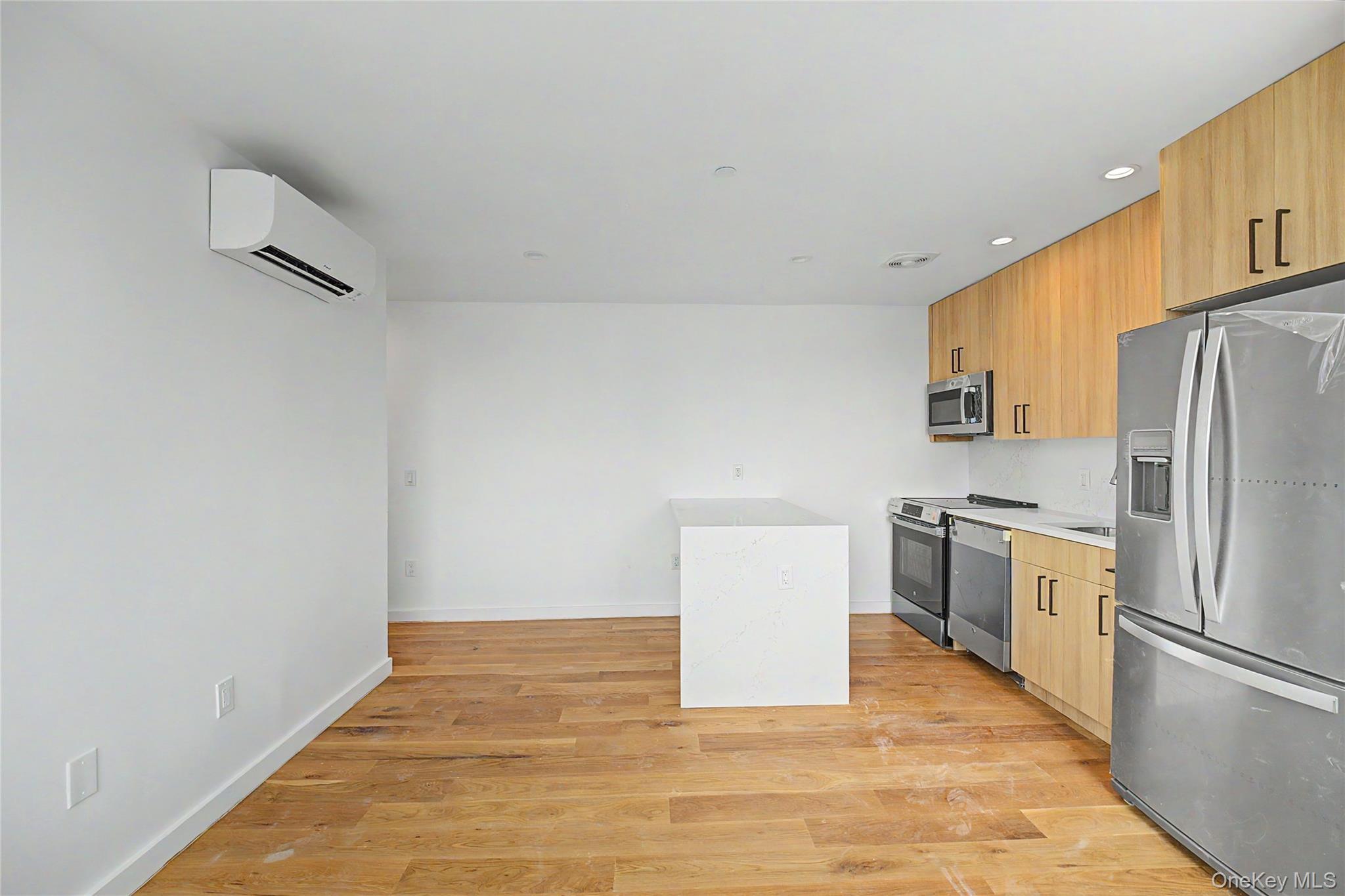 Single Family 34th Avenue  Queens, NY 11368, MLS-1032380-4