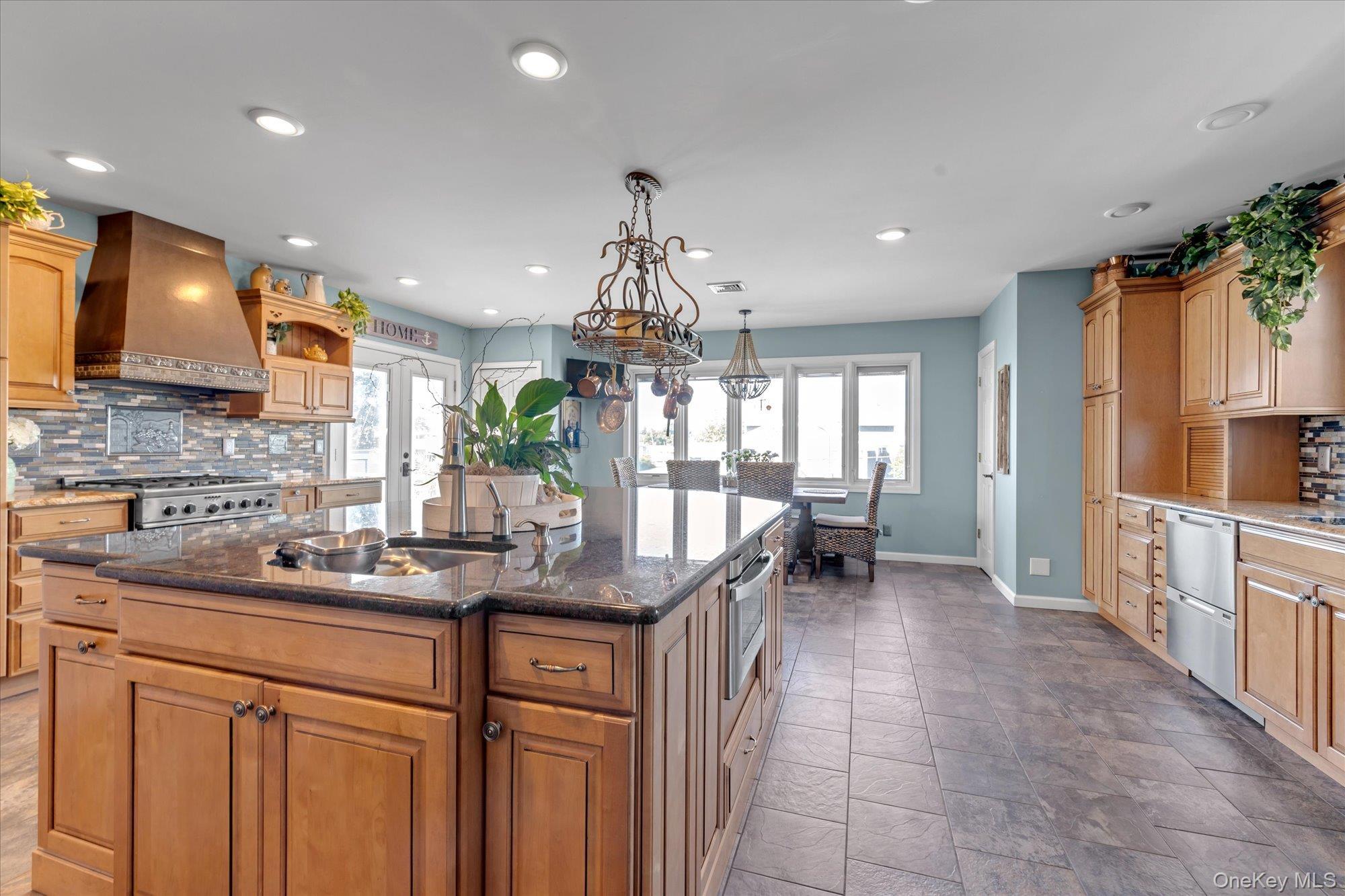 Single Family Montgomery Lane Suffolk County, NY 11706, MLS-1032442-10