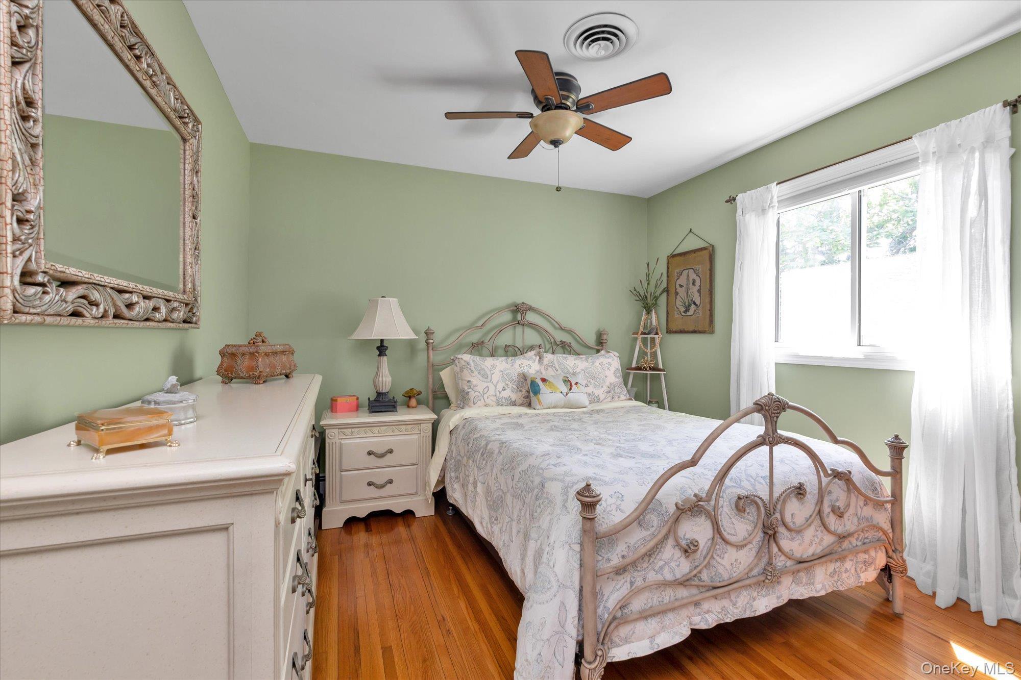 Single Family Montgomery Lane Suffolk County, NY 11706, MLS-1032442-16