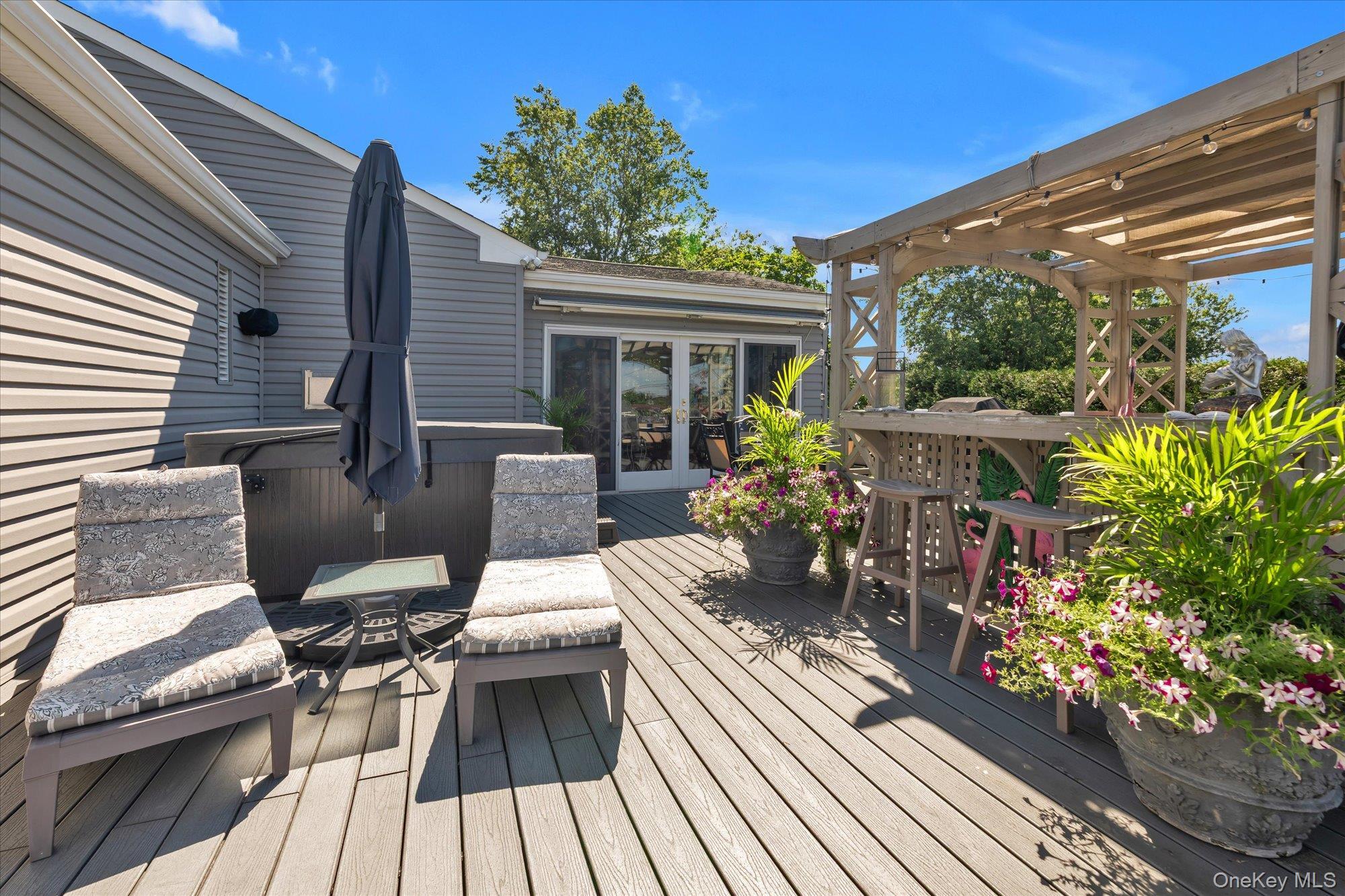 Single Family Montgomery Lane Suffolk County, NY 11706, MLS-1032442-21