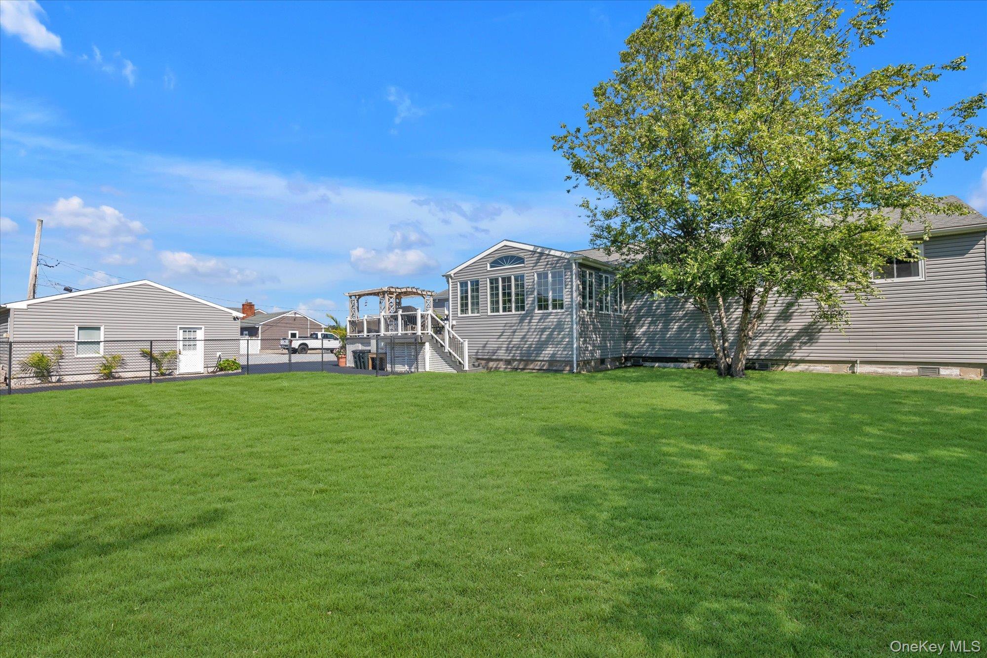 Single Family Montgomery Lane Suffolk County, NY 11706, MLS-1032442-23