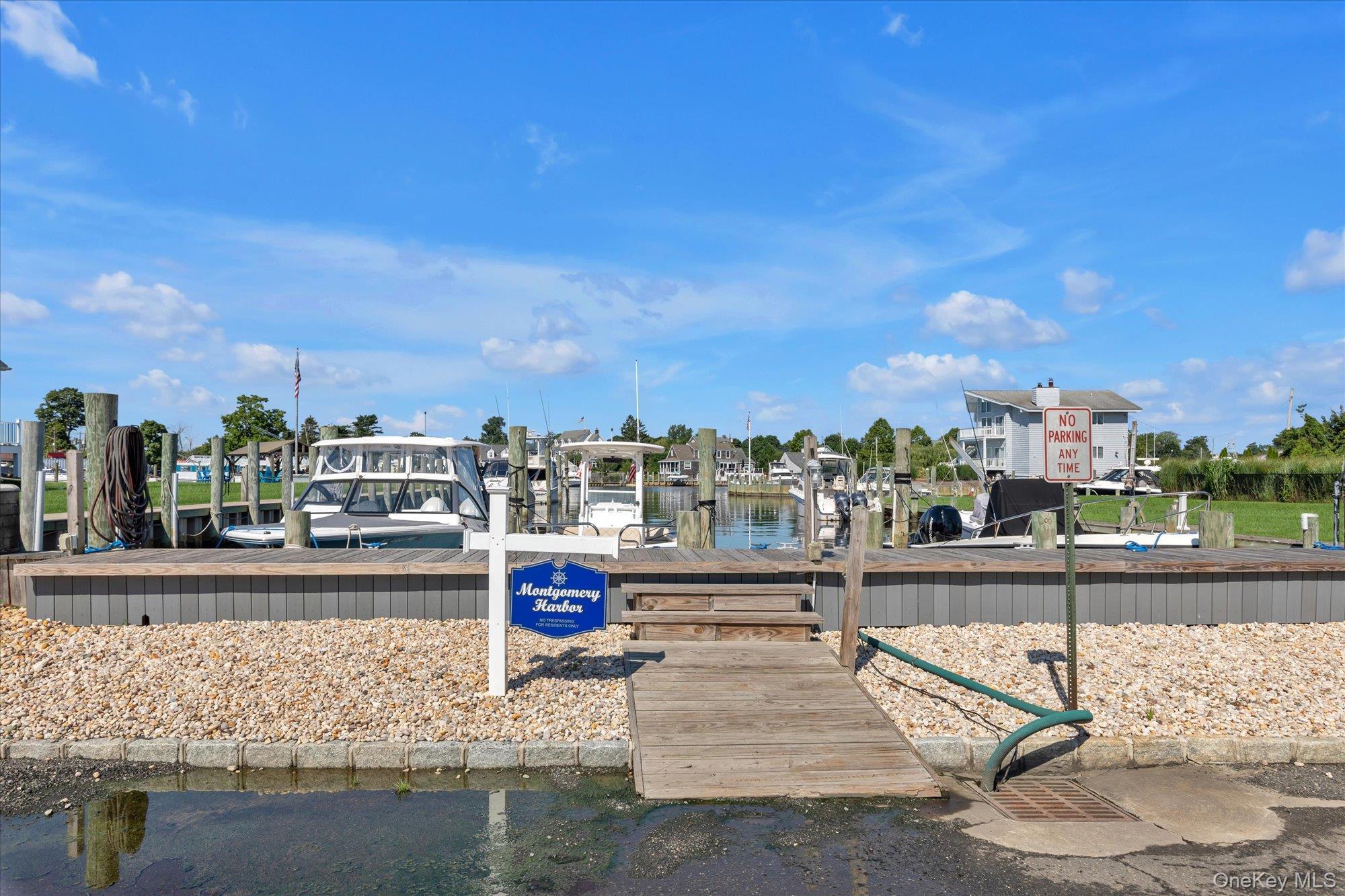 Single Family Montgomery Lane Suffolk County, NY 11706, MLS-1032442-25