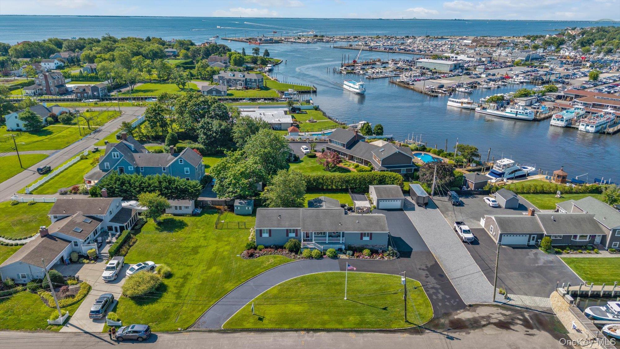 Single Family Montgomery Lane Suffolk County, NY 11706, MLS-1032442-33