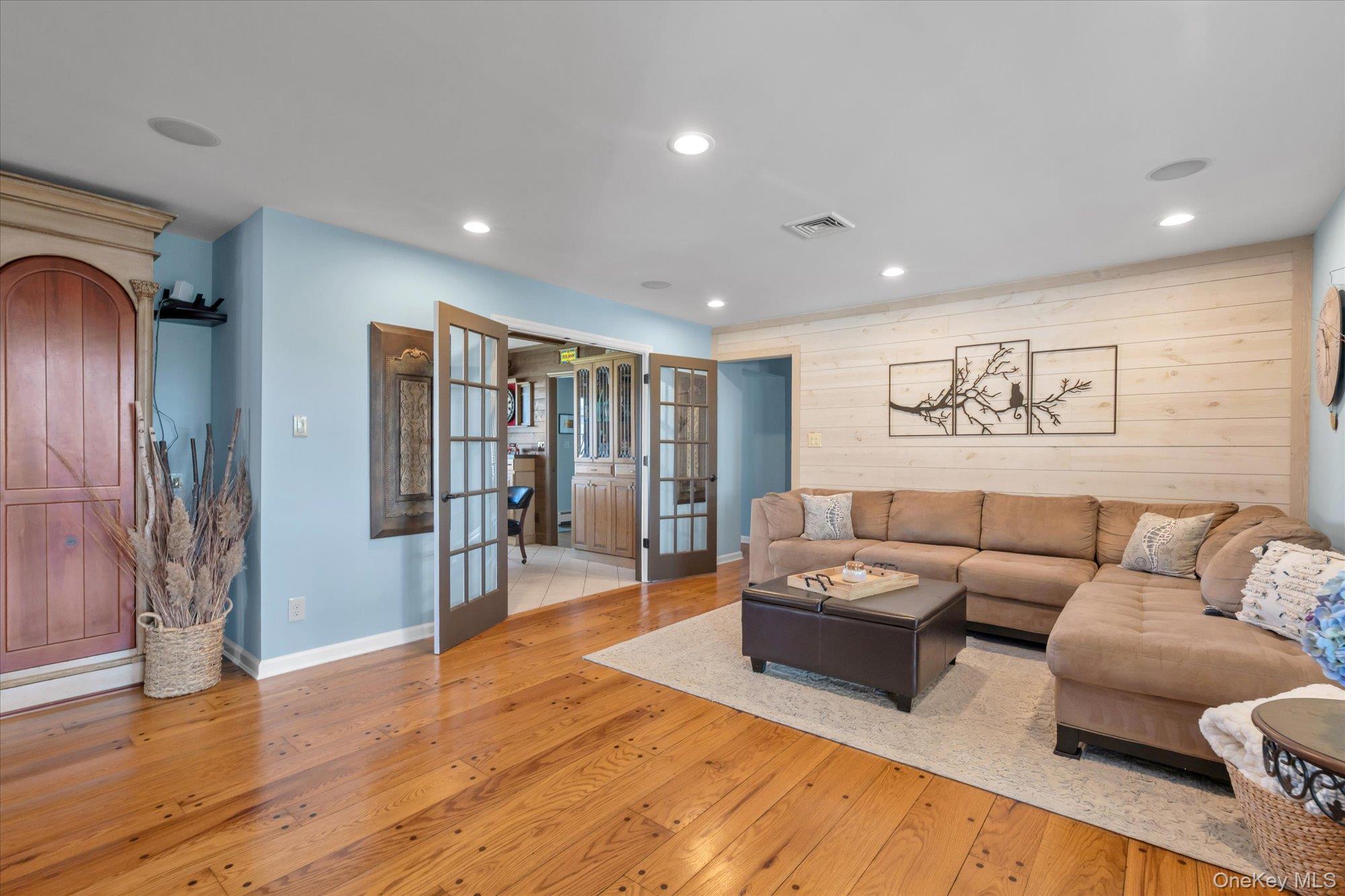 Single Family Montgomery Lane Suffolk County, NY 11706, MLS-1032442-4