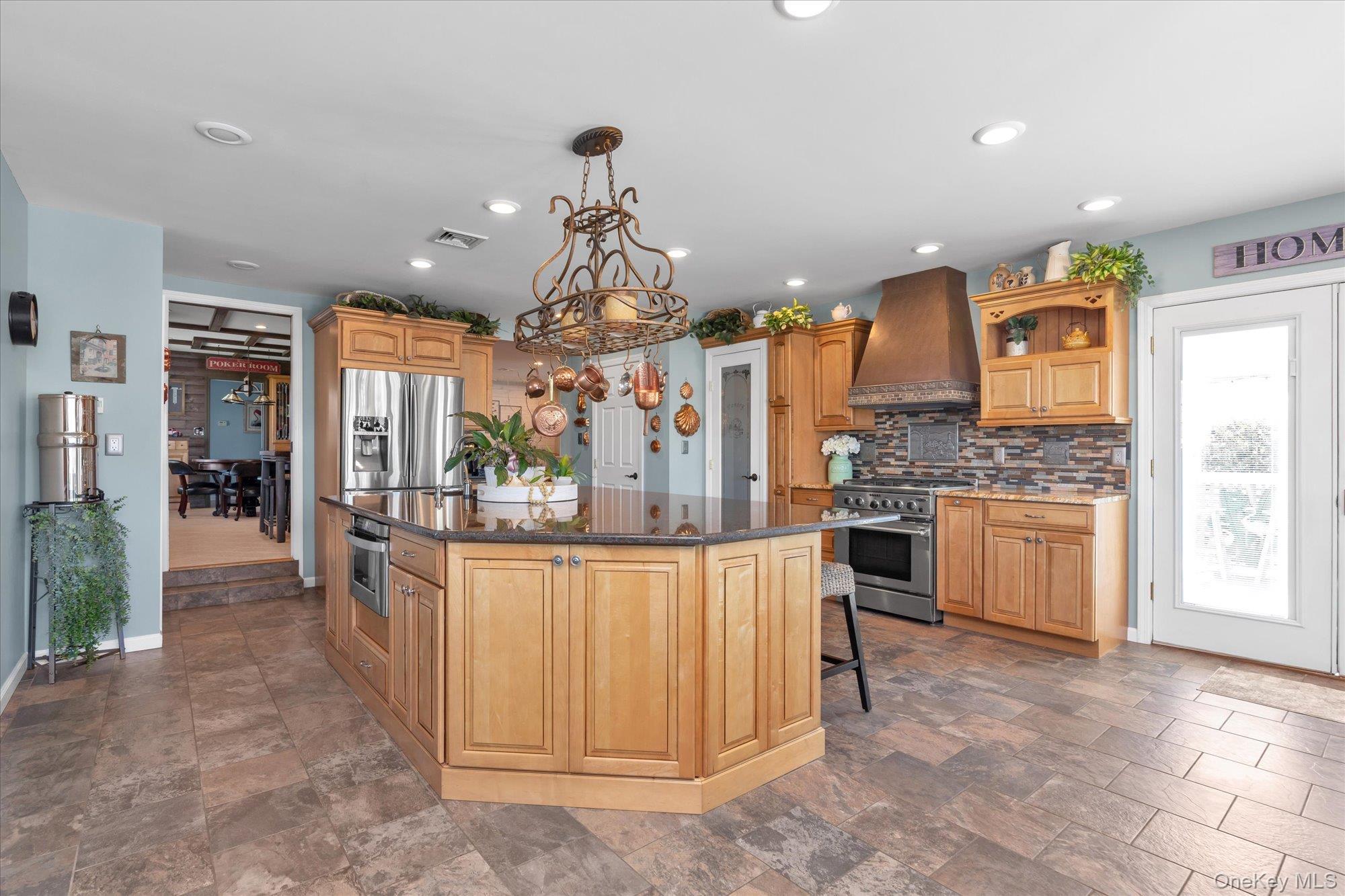 Single Family Montgomery Lane Suffolk County, NY 11706, MLS-1032442-8