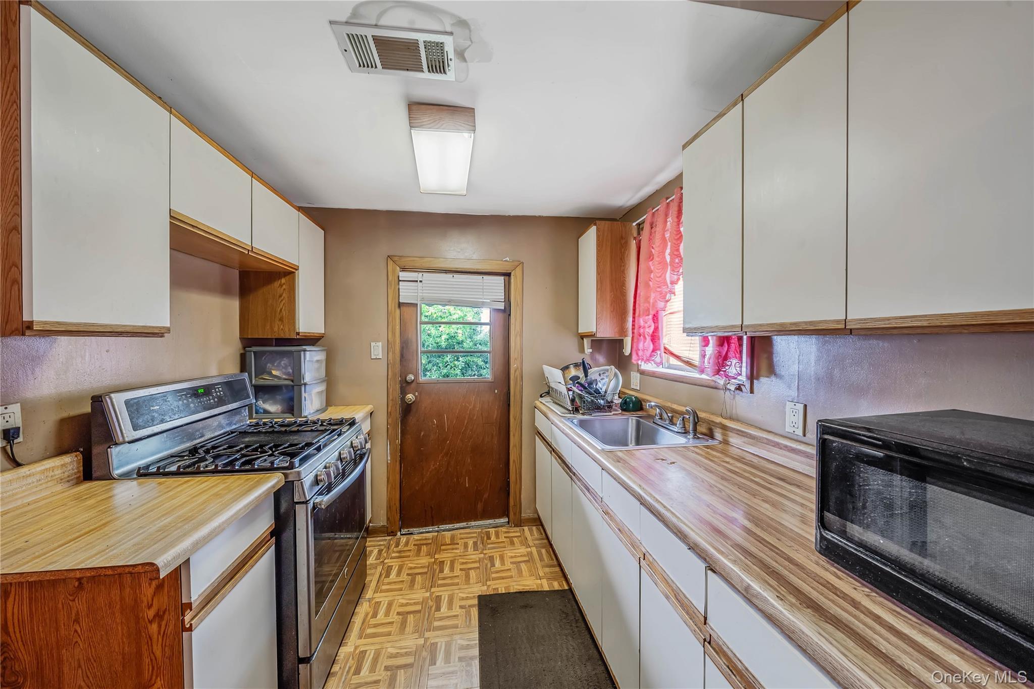 Single Family News Avenue  Nassau County, NY 11003, MLS-1032462-6
