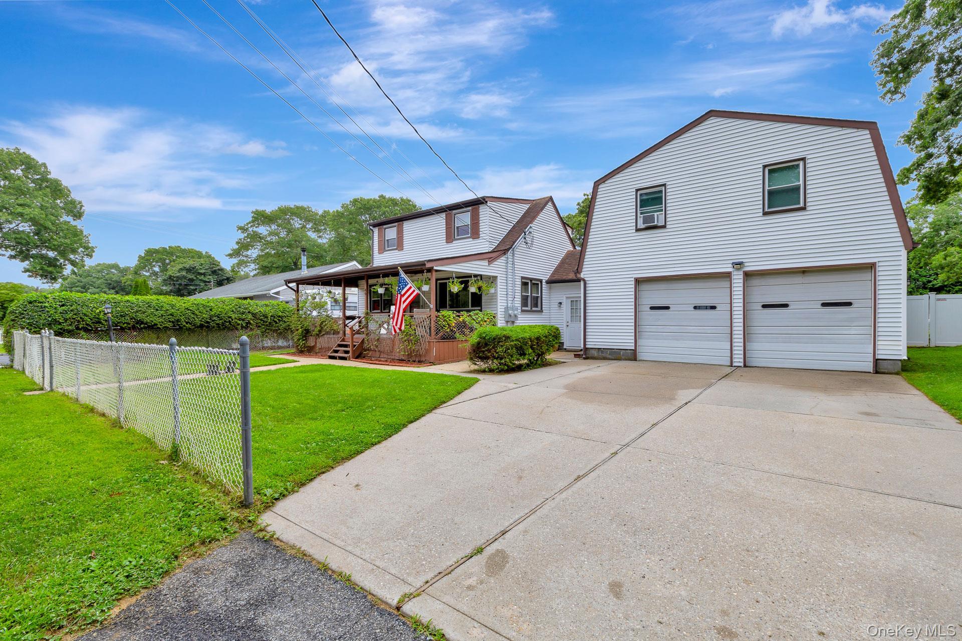 Single Family Pentmoor Drive Suffolk County, NY 11950, MLS-1032463-2