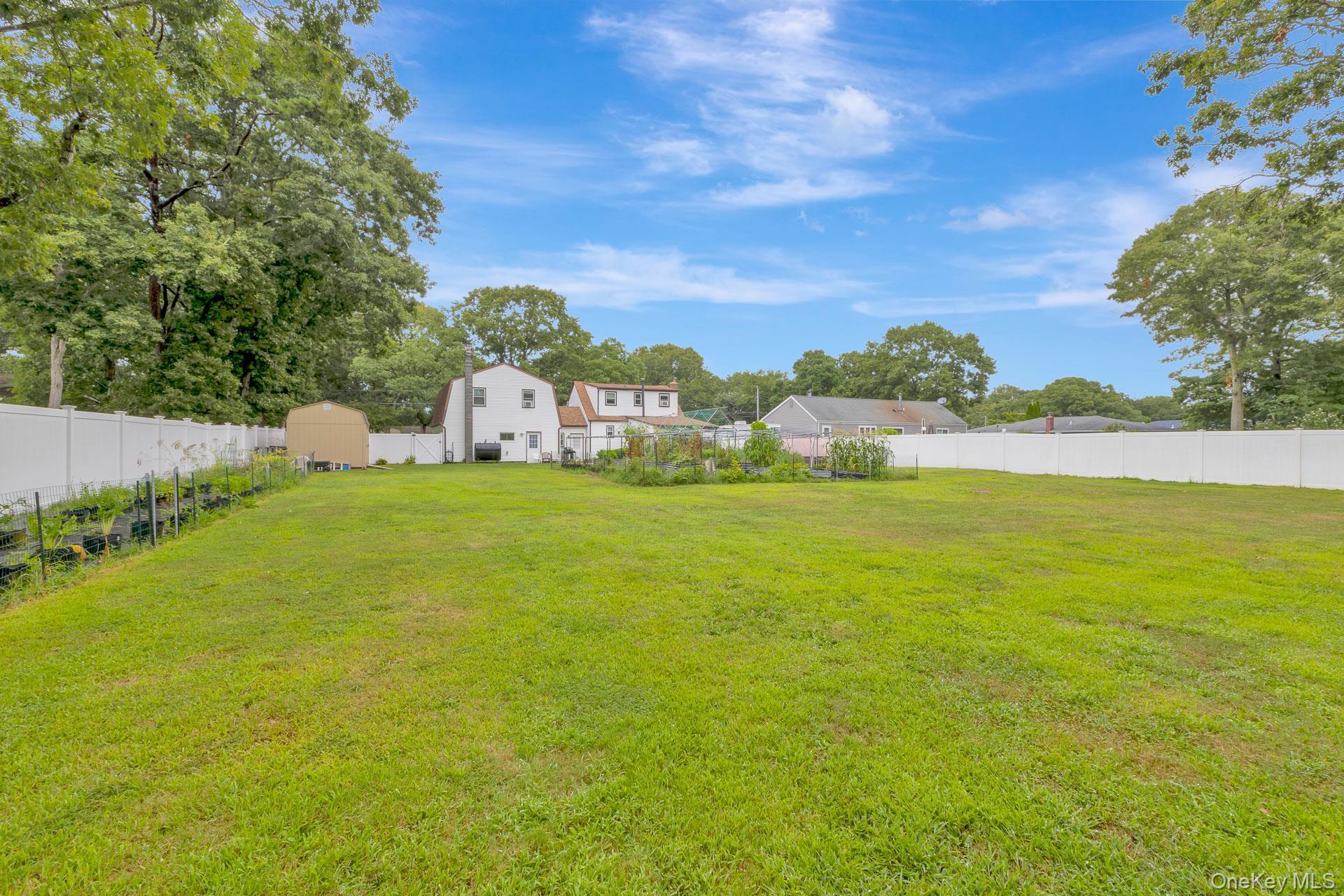 Single Family Pentmoor Drive Suffolk County, NY 11950, MLS-1032463-36
