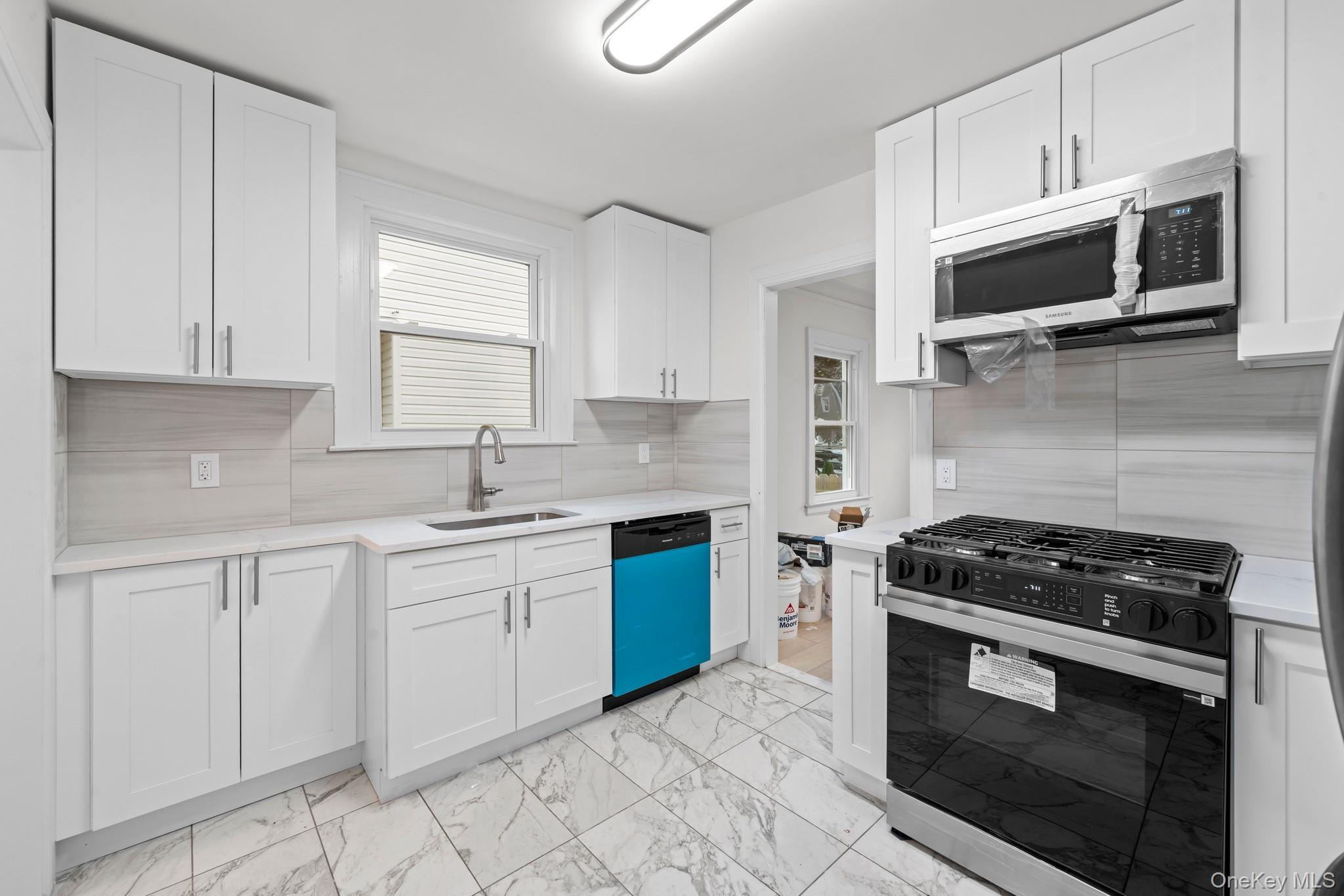Single Family Fordham Place Nassau County, NY 11550, MLS-1032465-4