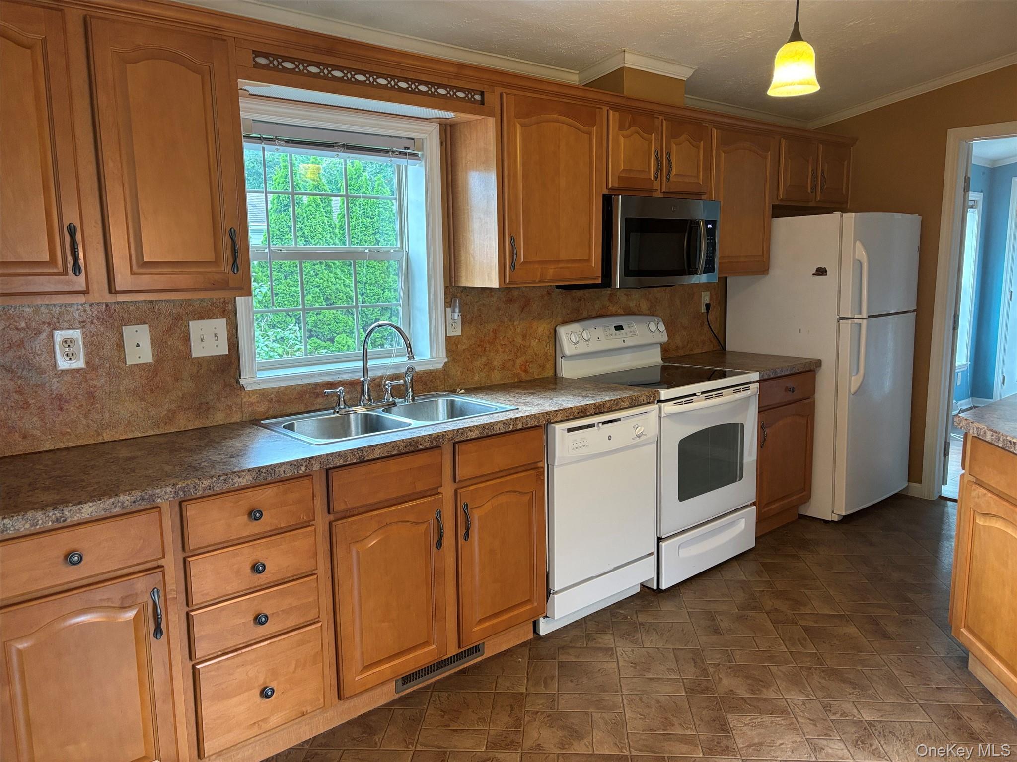 Single Family Old Country Road Suffolk County, NY 11901, MLS-1032525-13