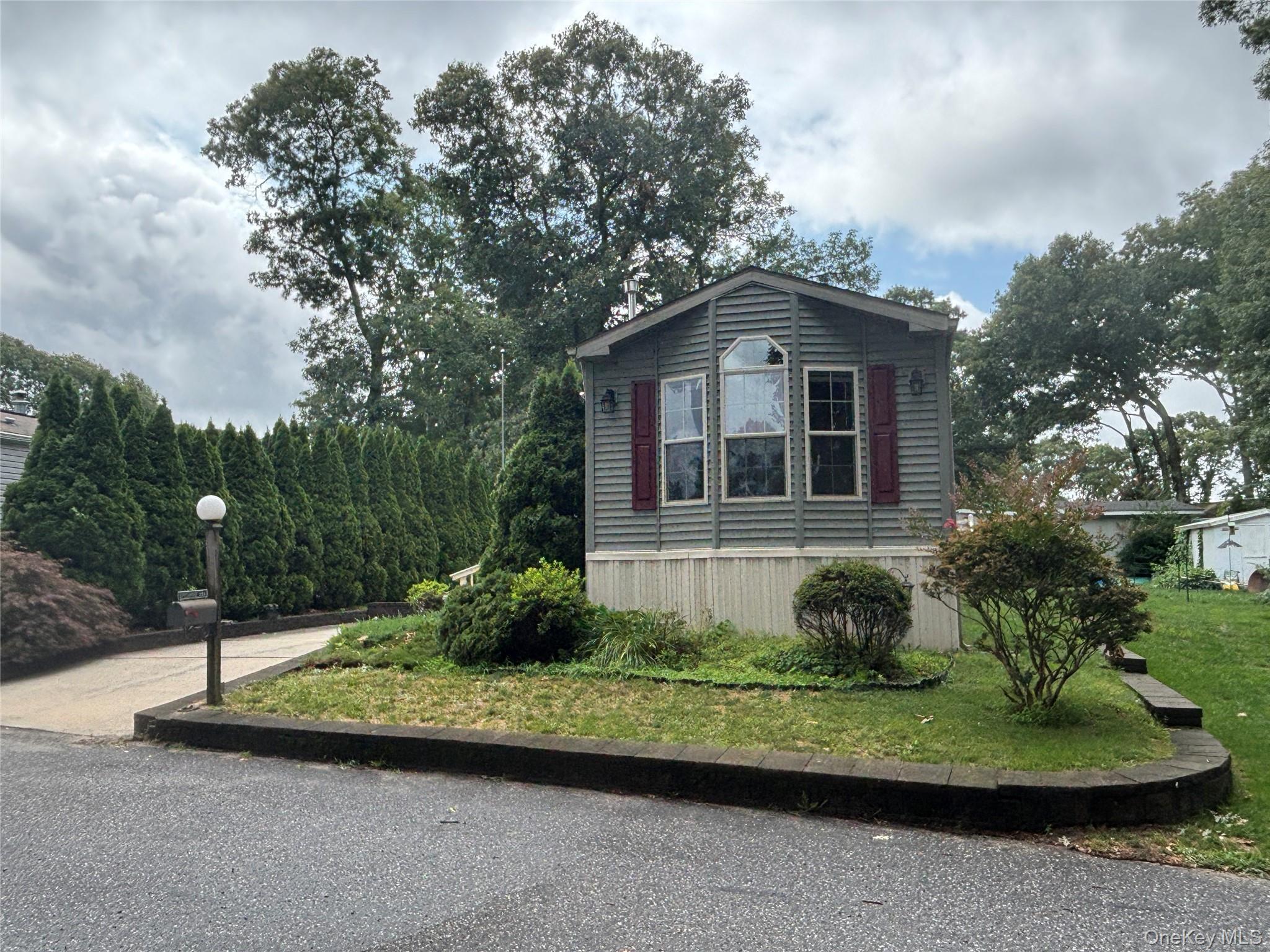 Single Family Old Country Road Suffolk County, NY 11901, MLS-1032525-2