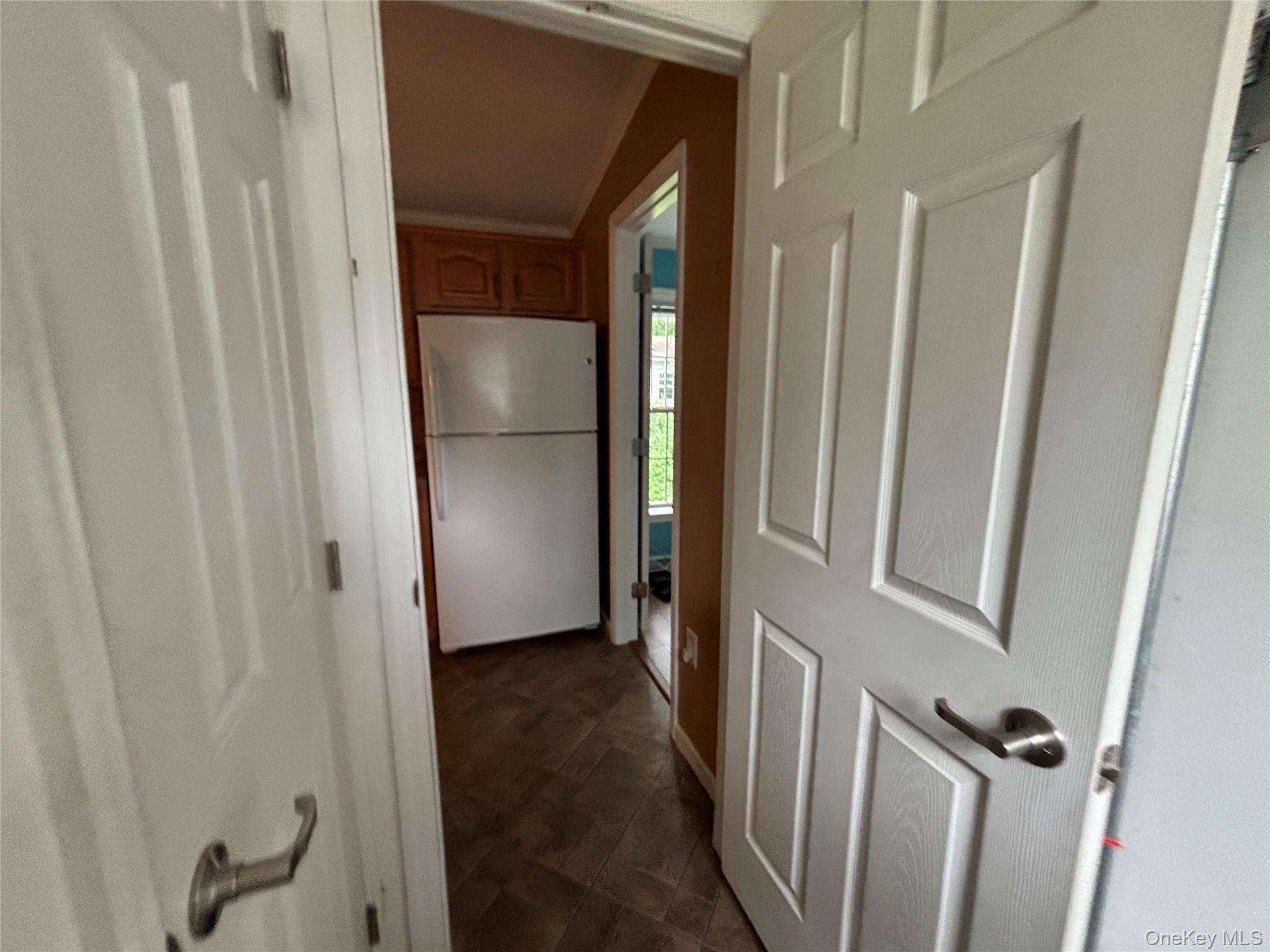 Single Family Old Country Road Suffolk County, NY 11901, MLS-1032525-27