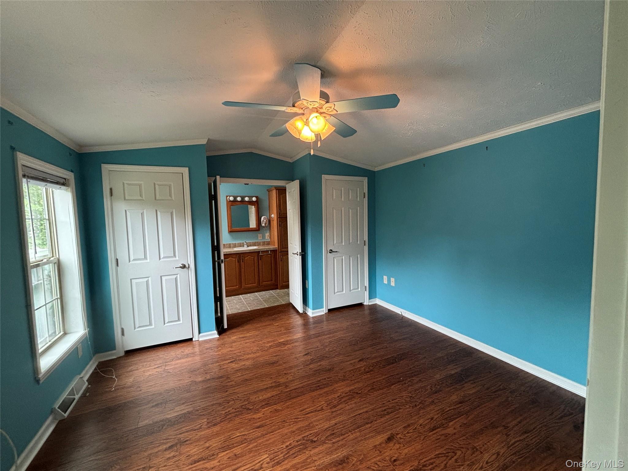 Single Family Old Country Road Suffolk County, NY 11901, MLS-1032525-28