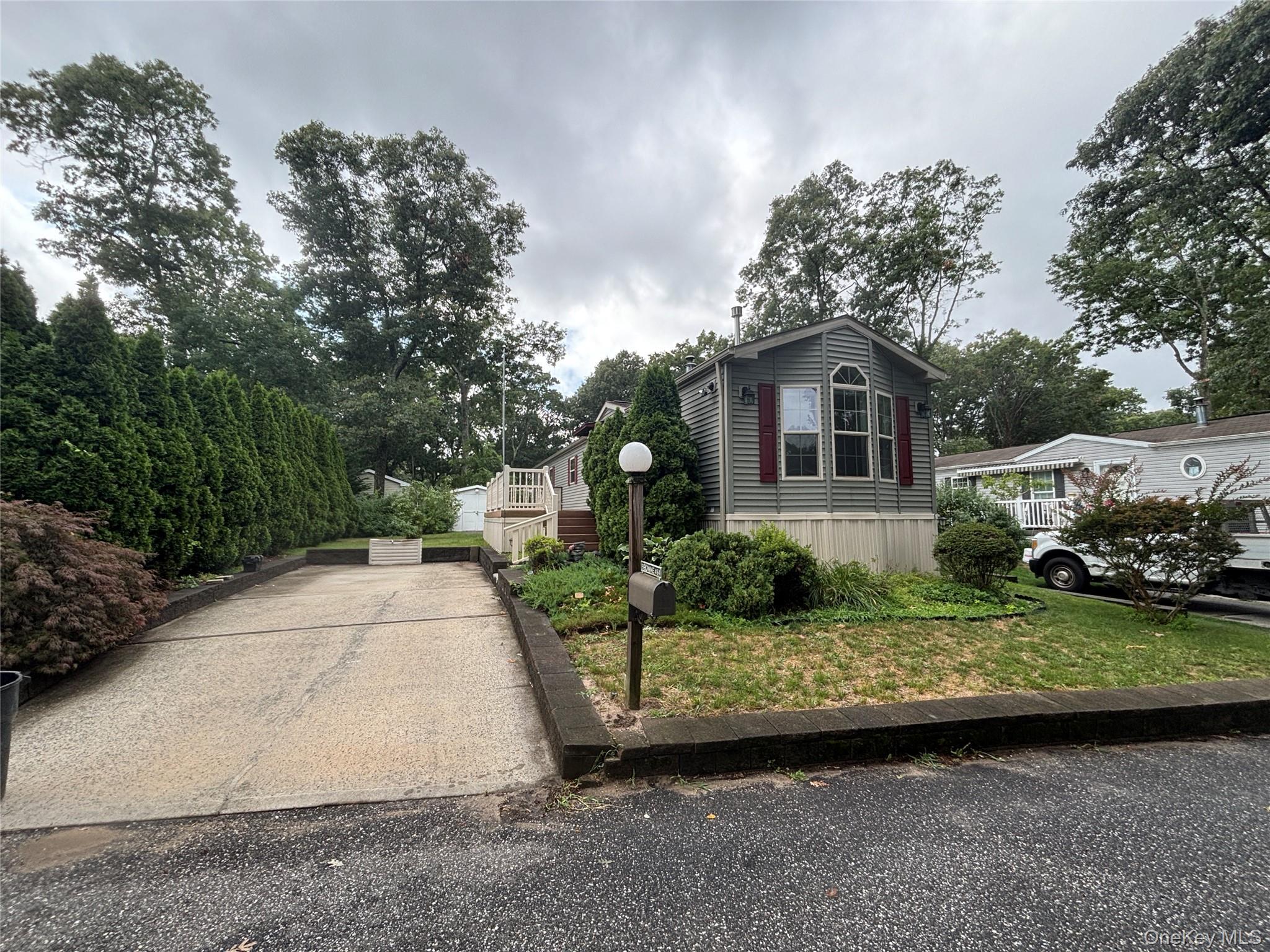 Single Family Old Country Road Suffolk County, NY 11901, MLS-1032525-3