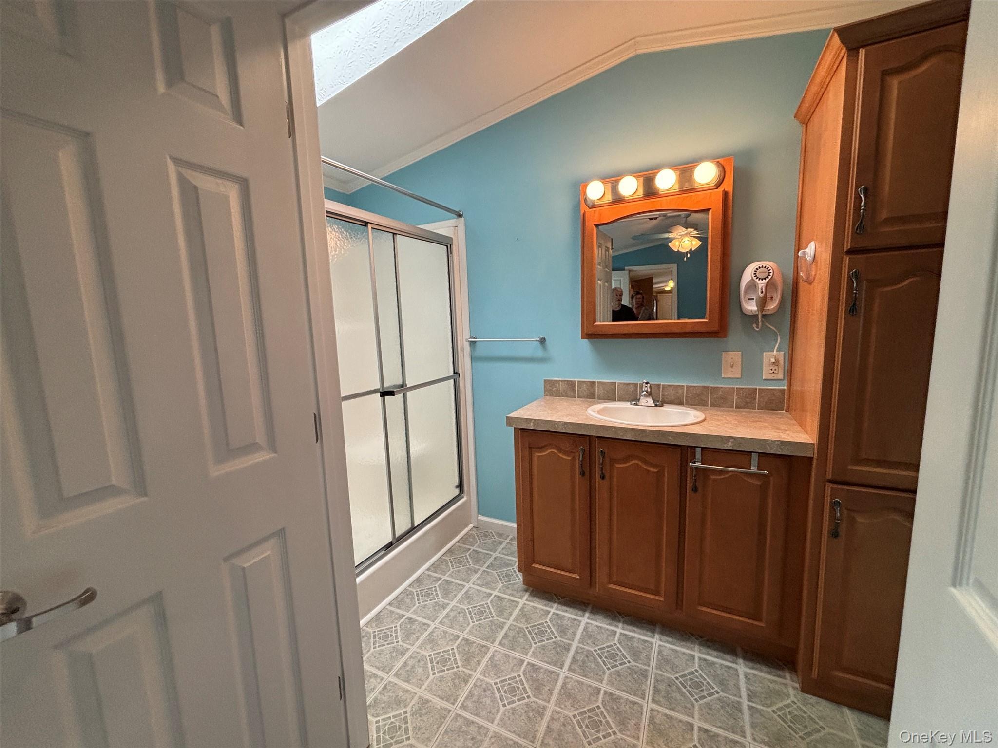 Single Family Old Country Road Suffolk County, NY 11901, MLS-1032525-31