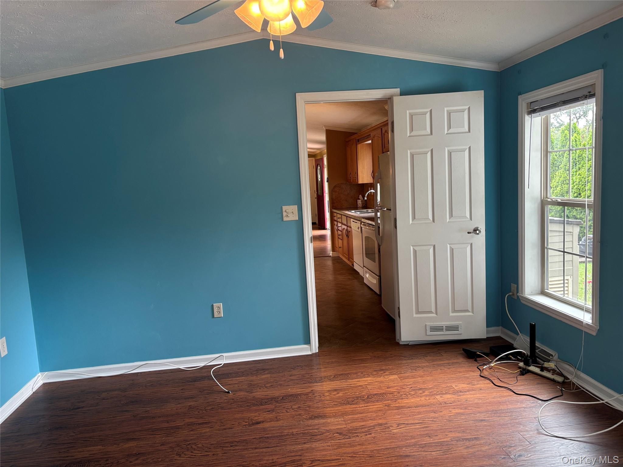 Single Family Old Country Road Suffolk County, NY 11901, MLS-1032525-32