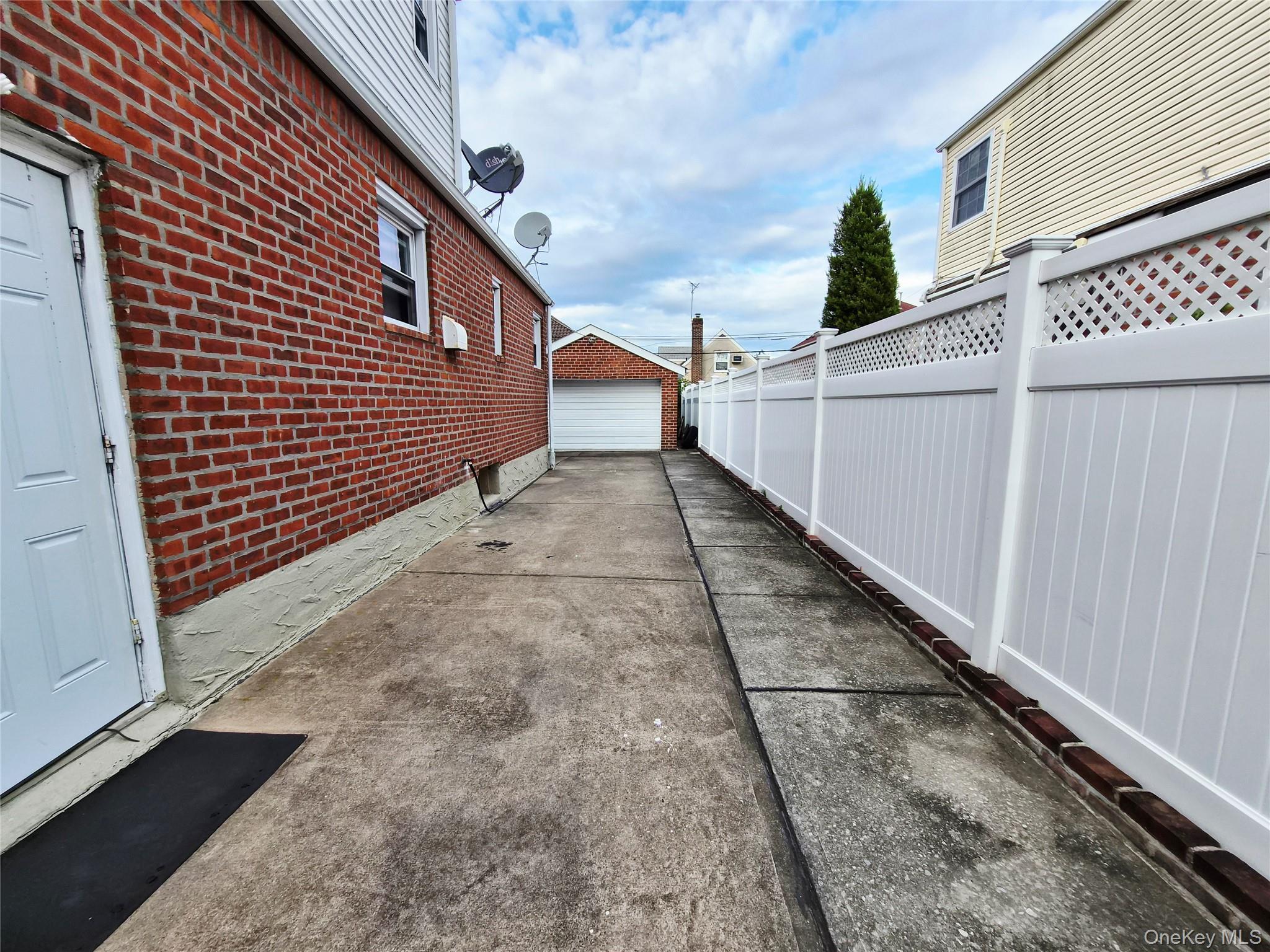Single Family 251st Street Queens, NY 11426, MLS-1032529-34