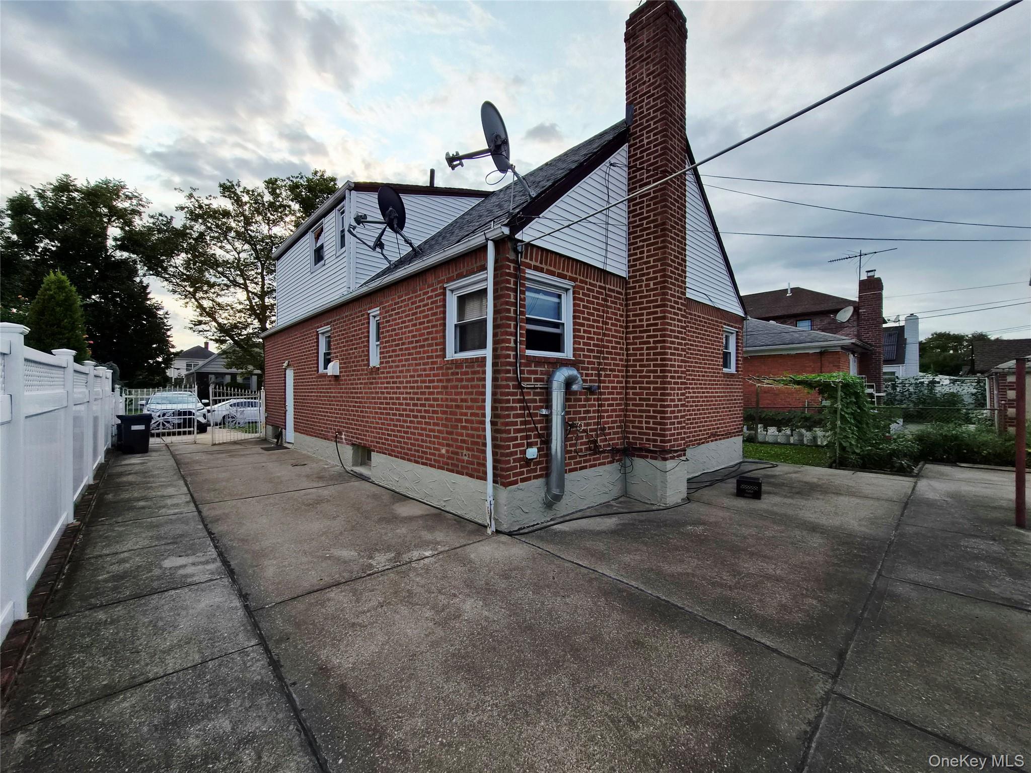Single Family 251st Street Queens, NY 11426, MLS-1032529-38