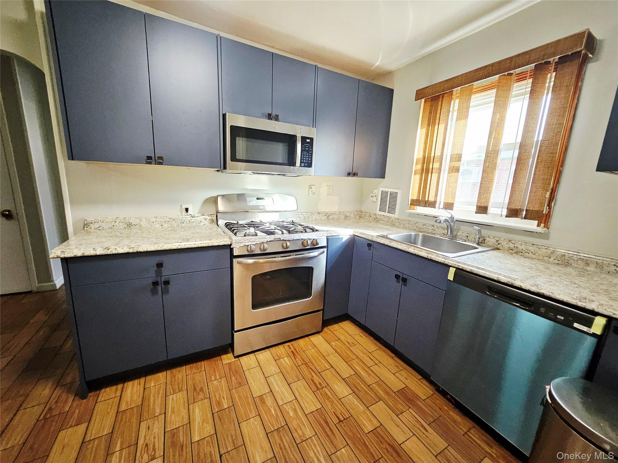 Single Family 251st Street Queens, NY 11426, MLS-1032529-7