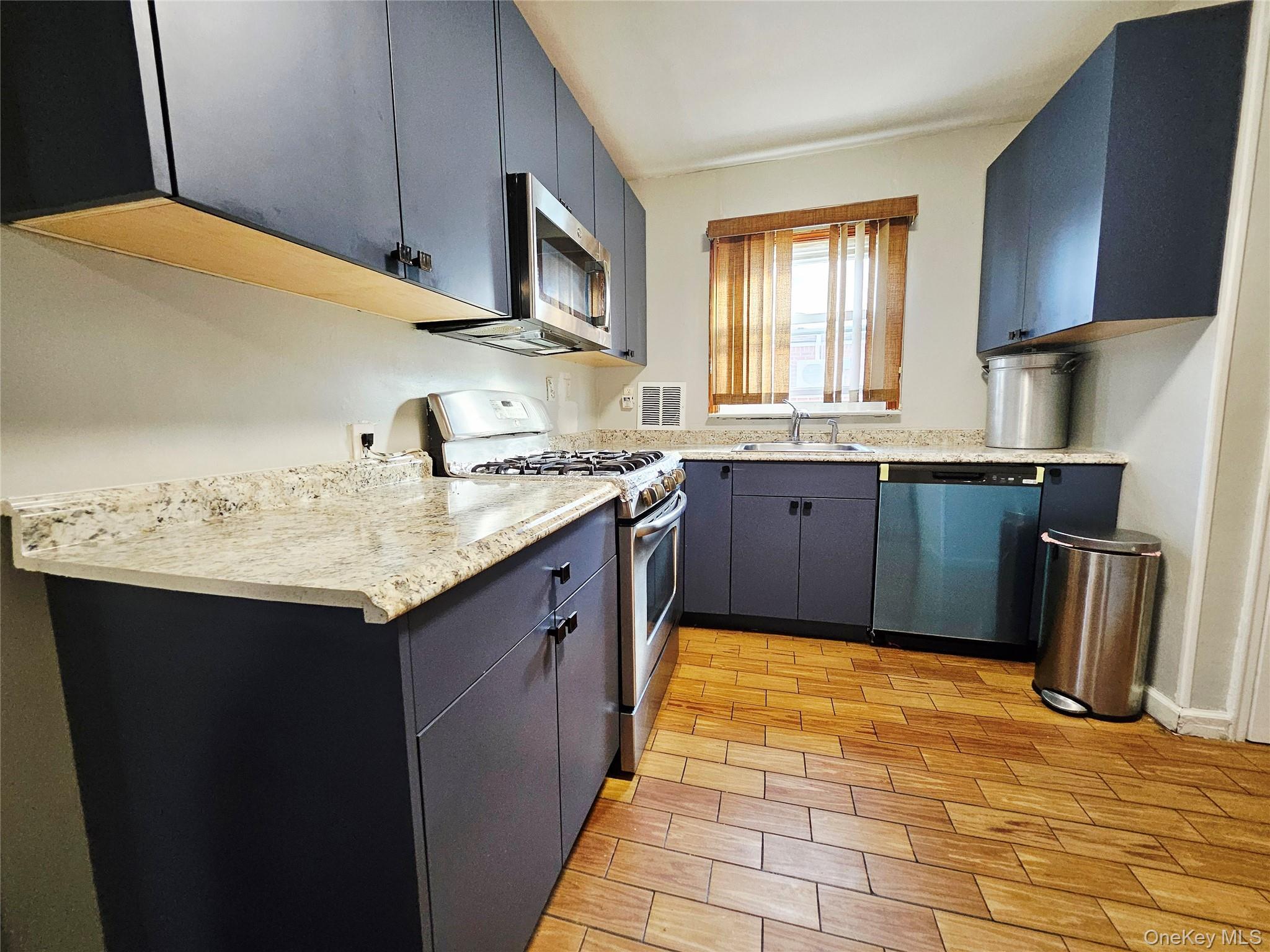 Single Family 251st Street Queens, NY 11426, MLS-1032529-9