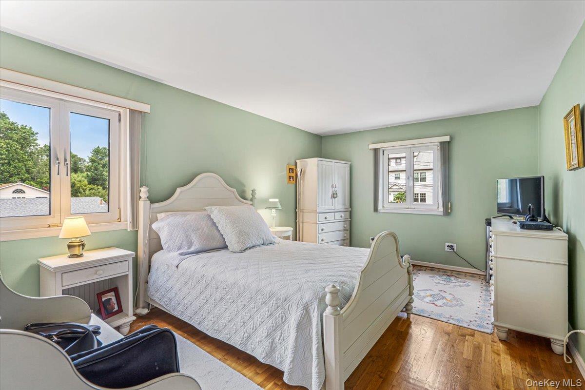 Single Family Hillcrest Avenue Queens, NY 11363, MLS-1032539-15