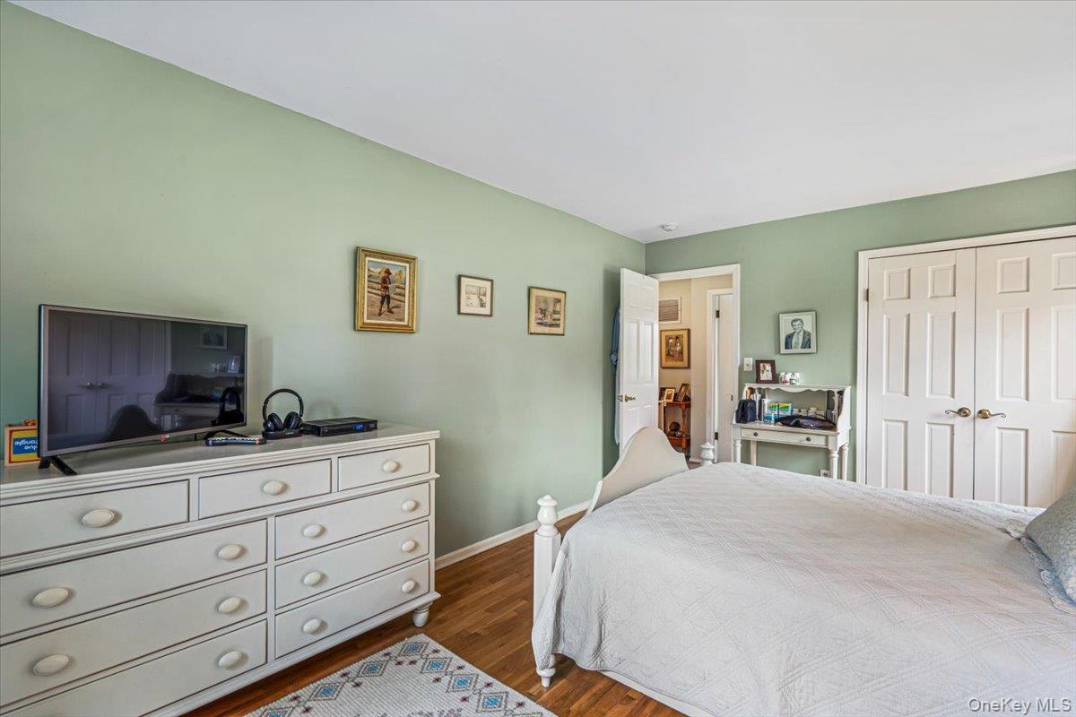 Single Family Hillcrest Avenue Queens, NY 11363, MLS-1032539-16
