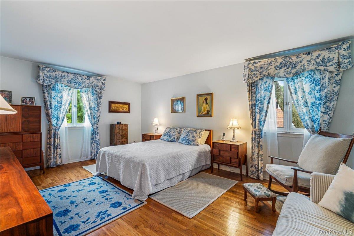 Single Family Hillcrest Avenue Queens, NY 11363, MLS-1032539-20
