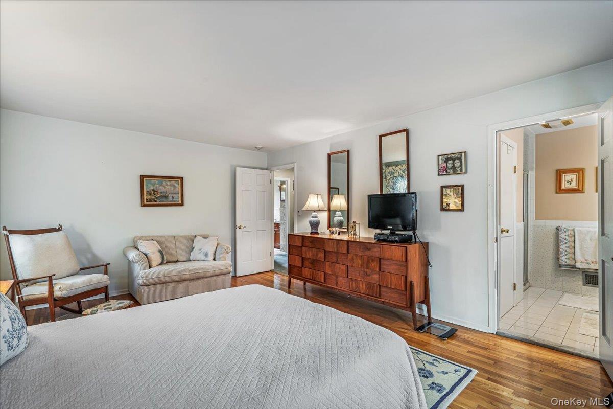 Single Family Hillcrest Avenue Queens, NY 11363, MLS-1032539-22