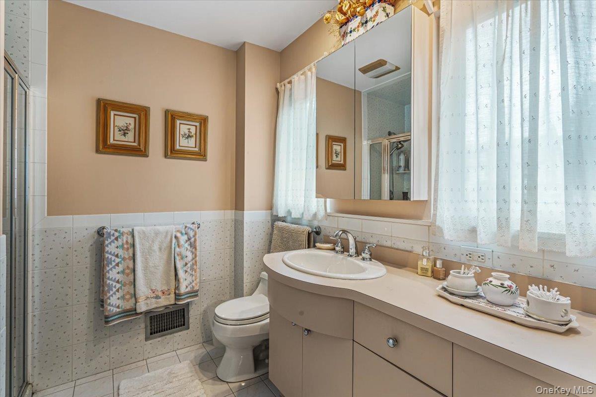 Single Family Hillcrest Avenue Queens, NY 11363, MLS-1032539-23