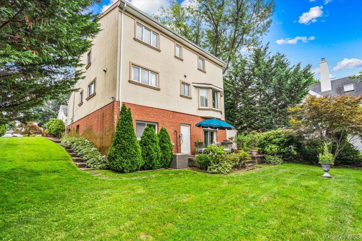 Single Family Hillcrest Avenue Queens, NY 11363, MLS-1032539-29