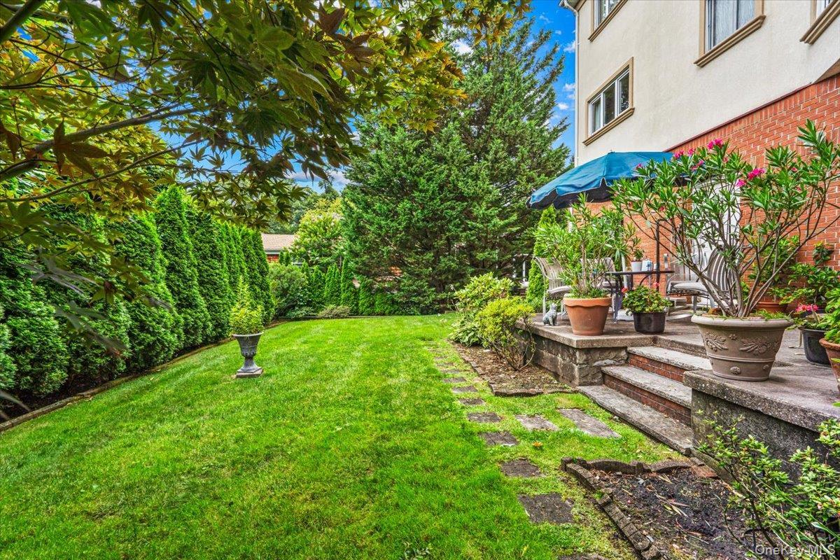 Single Family Hillcrest Avenue Queens, NY 11363, MLS-1032539-31