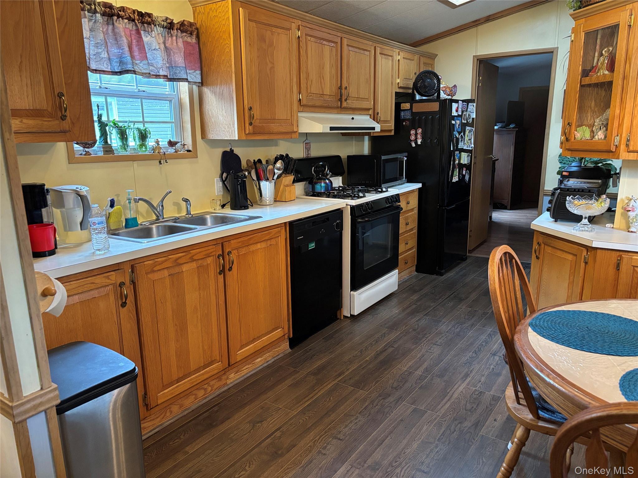 Single Family Old Country Road Suffolk County, NY 11901, MLS-1032547-13