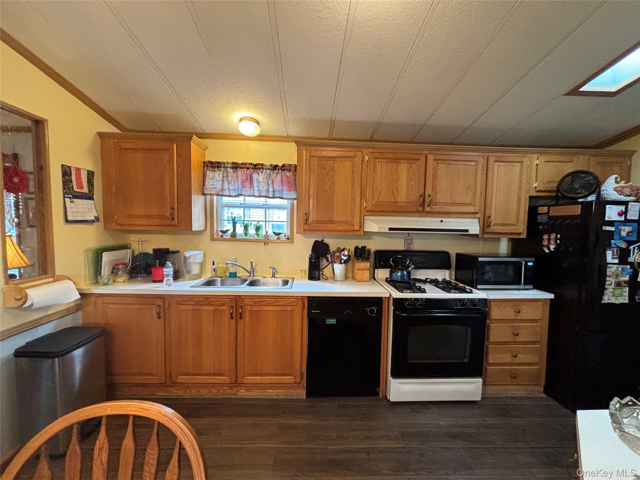 Single Family Old Country Road Suffolk County, NY 11901, MLS-1032547-14