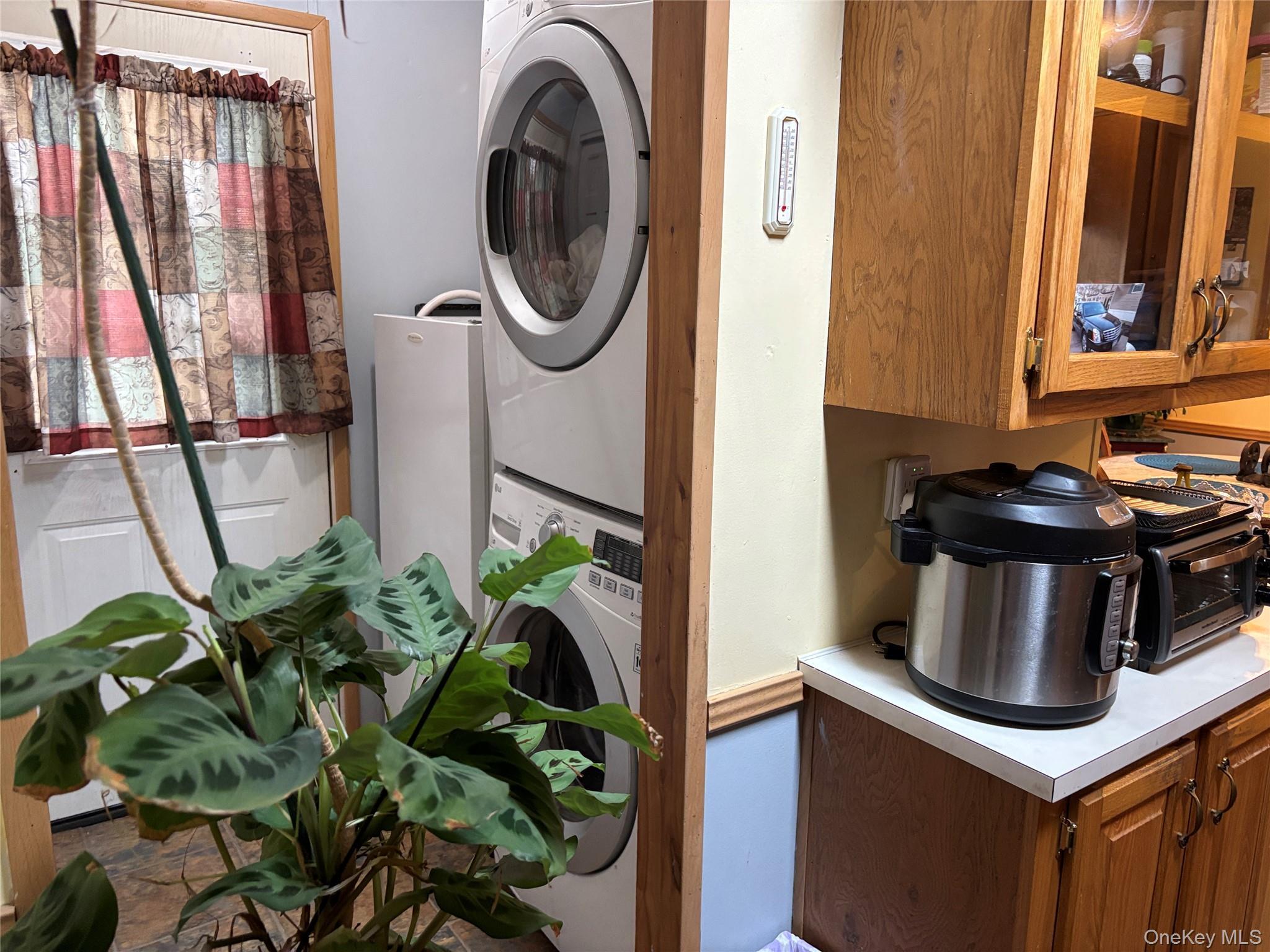 Single Family Old Country Road Suffolk County, NY 11901, MLS-1032547-17