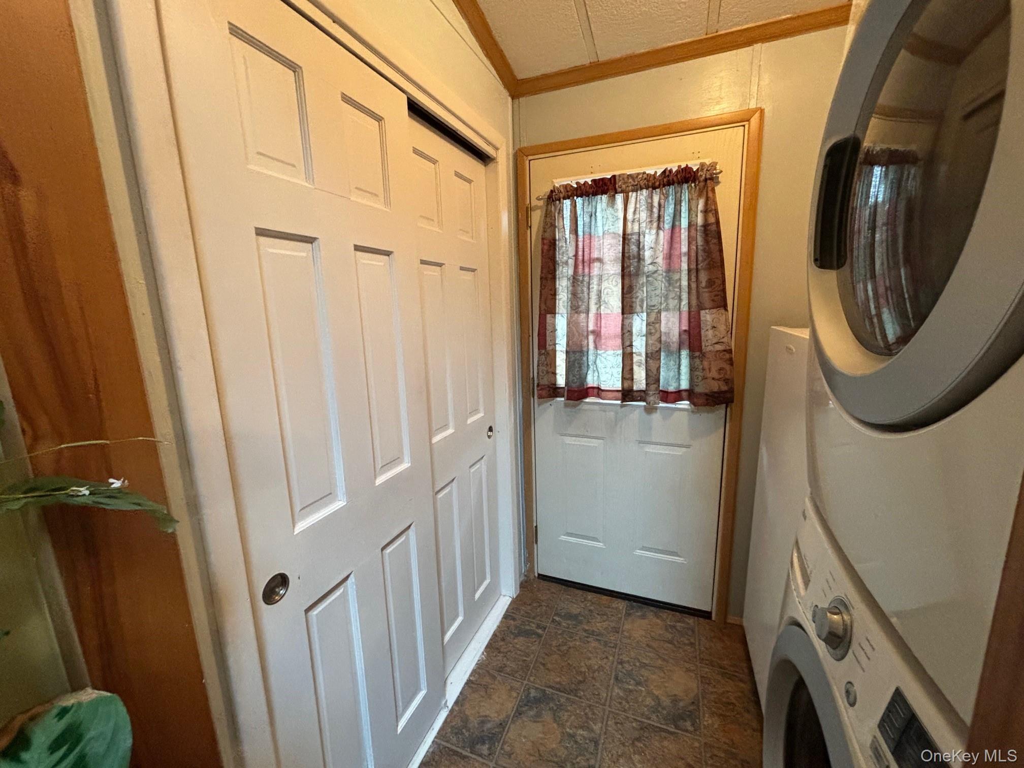 Single Family Old Country Road Suffolk County, NY 11901, MLS-1032547-19