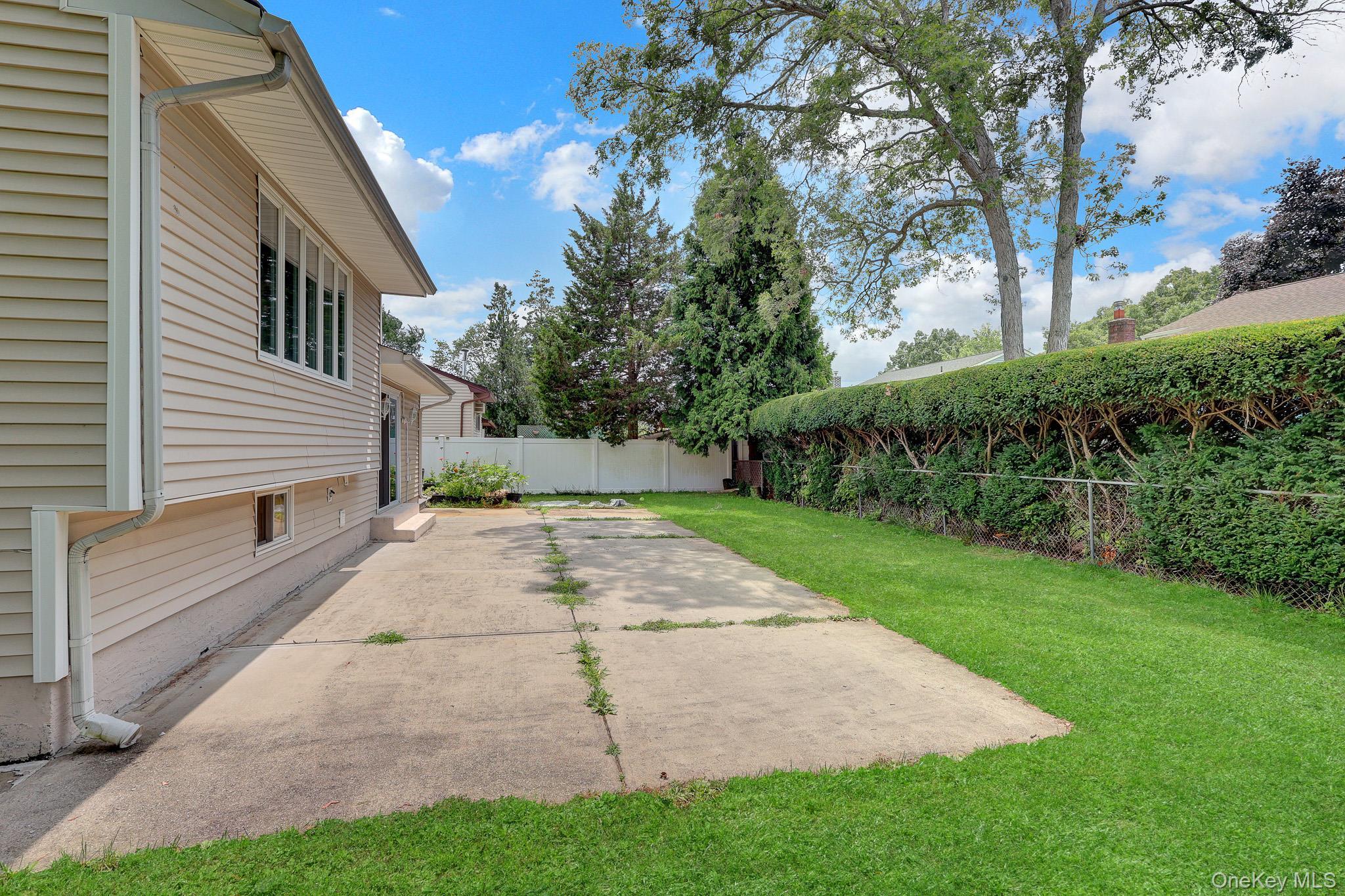 Single Family W 12th Street  Suffolk County, NY 11729, MLS-1032571-31