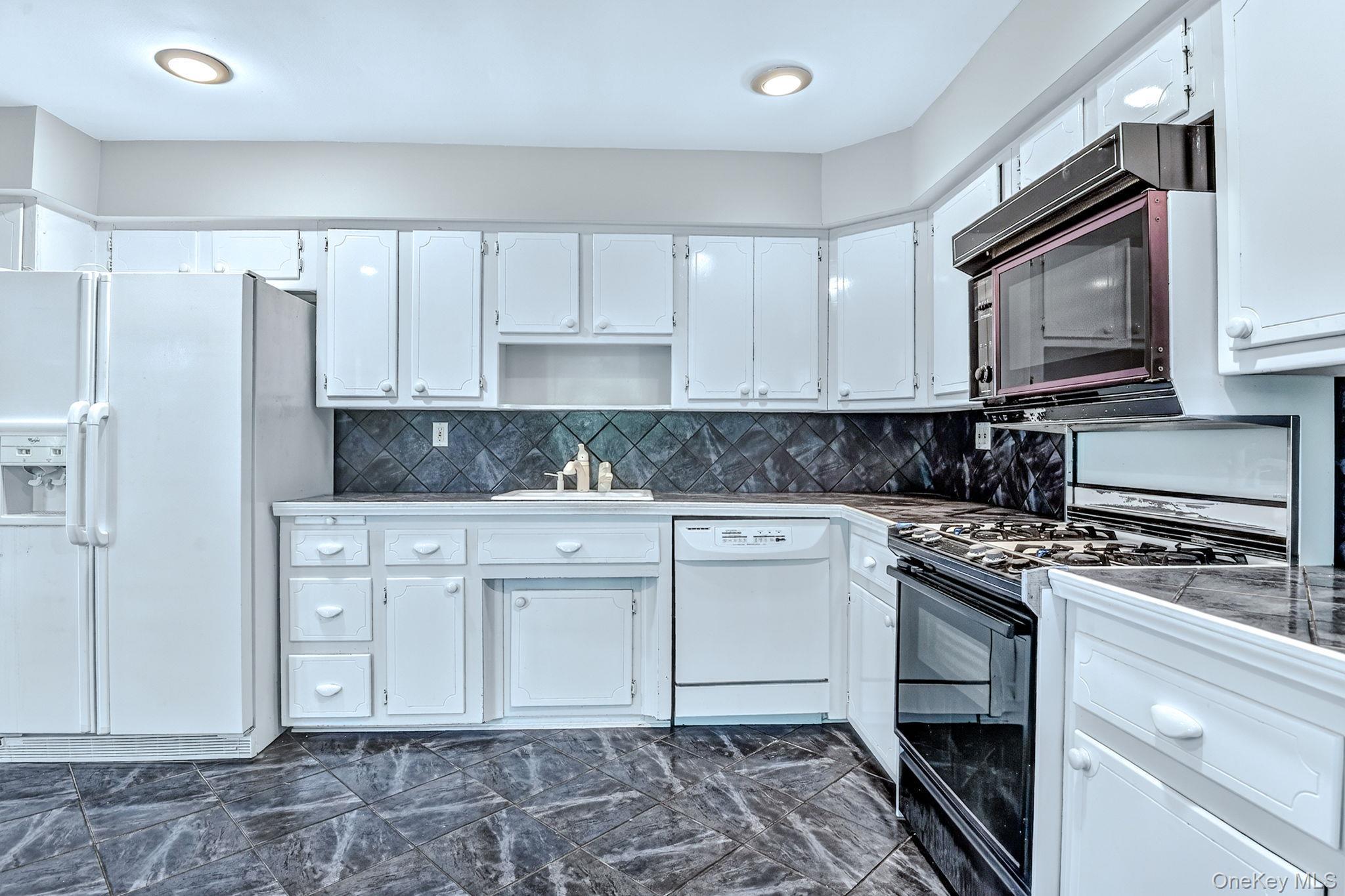 Single Family Gates Place Rockland County, NY 10983, MLS-1032583-7