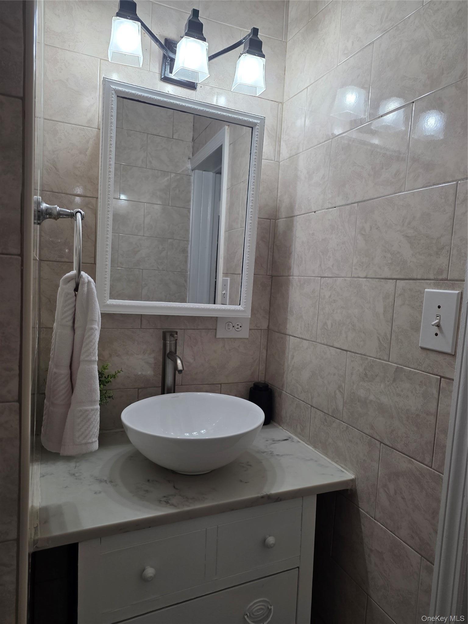 Single Family Croes Avenue Bronx, NY 10472, MLS-1032585-11