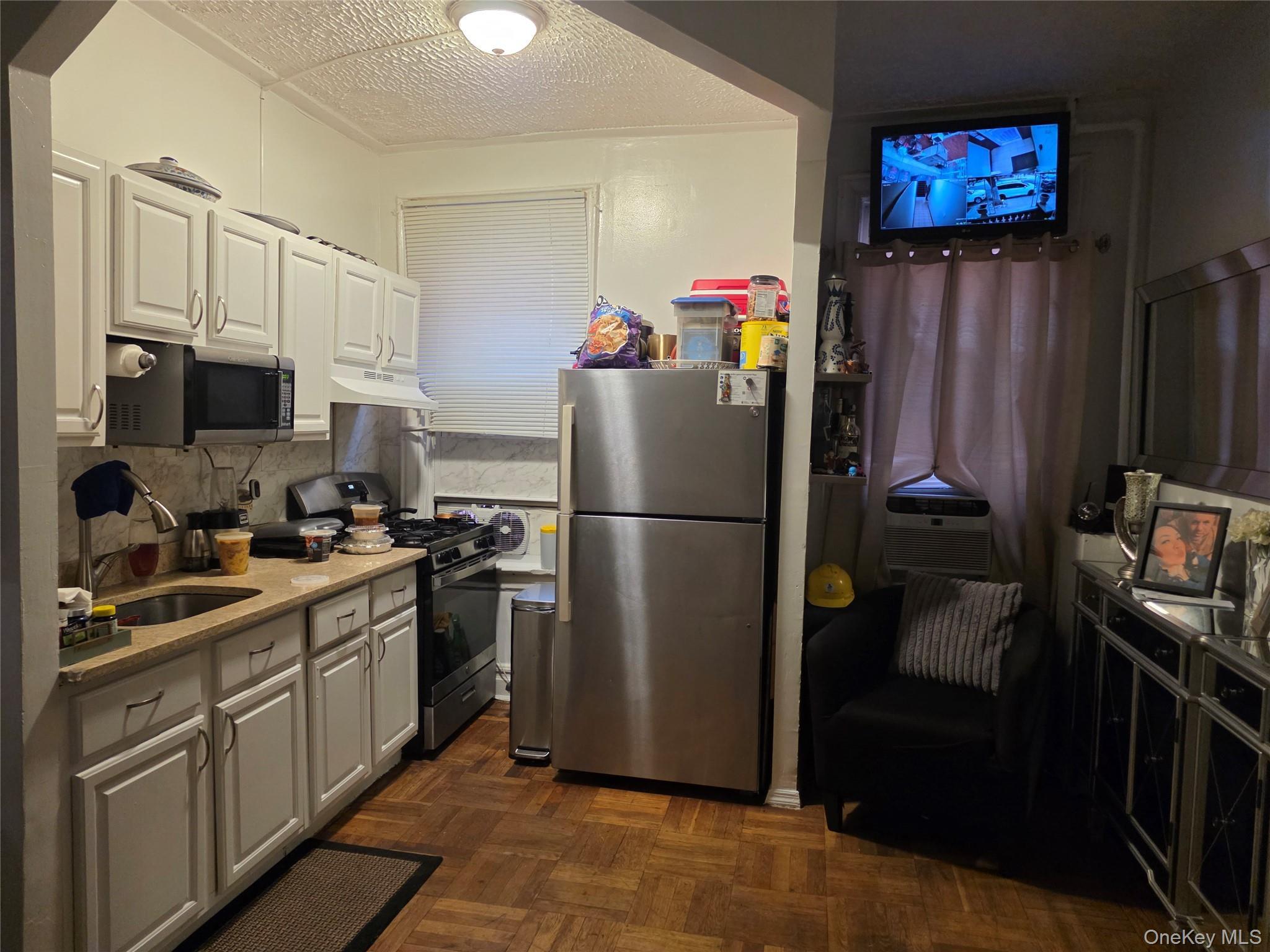 Single Family Croes Avenue Bronx, NY 10472, MLS-1032585-9