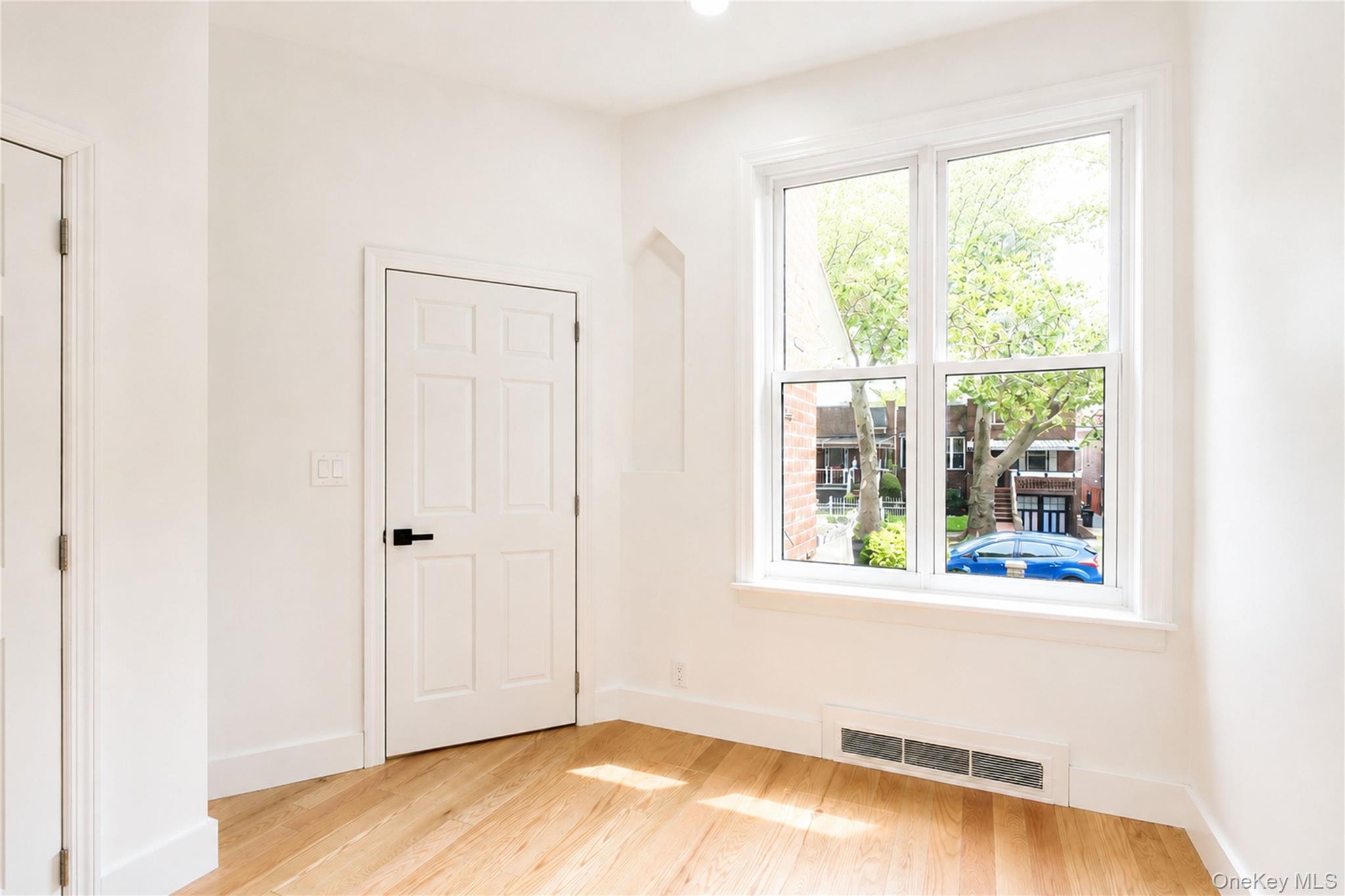 Single Family E 52nd Street Brooklyn, NY 11234, MLS-1032603-10