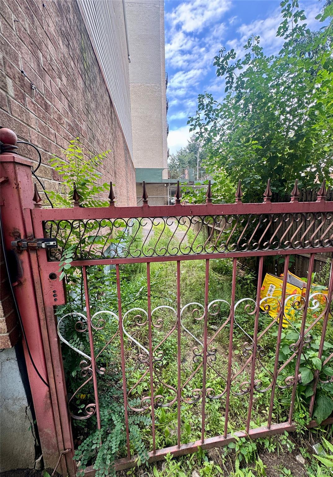 Single Family E 184th Street Bronx, NY 10458, MLS-1032627-11