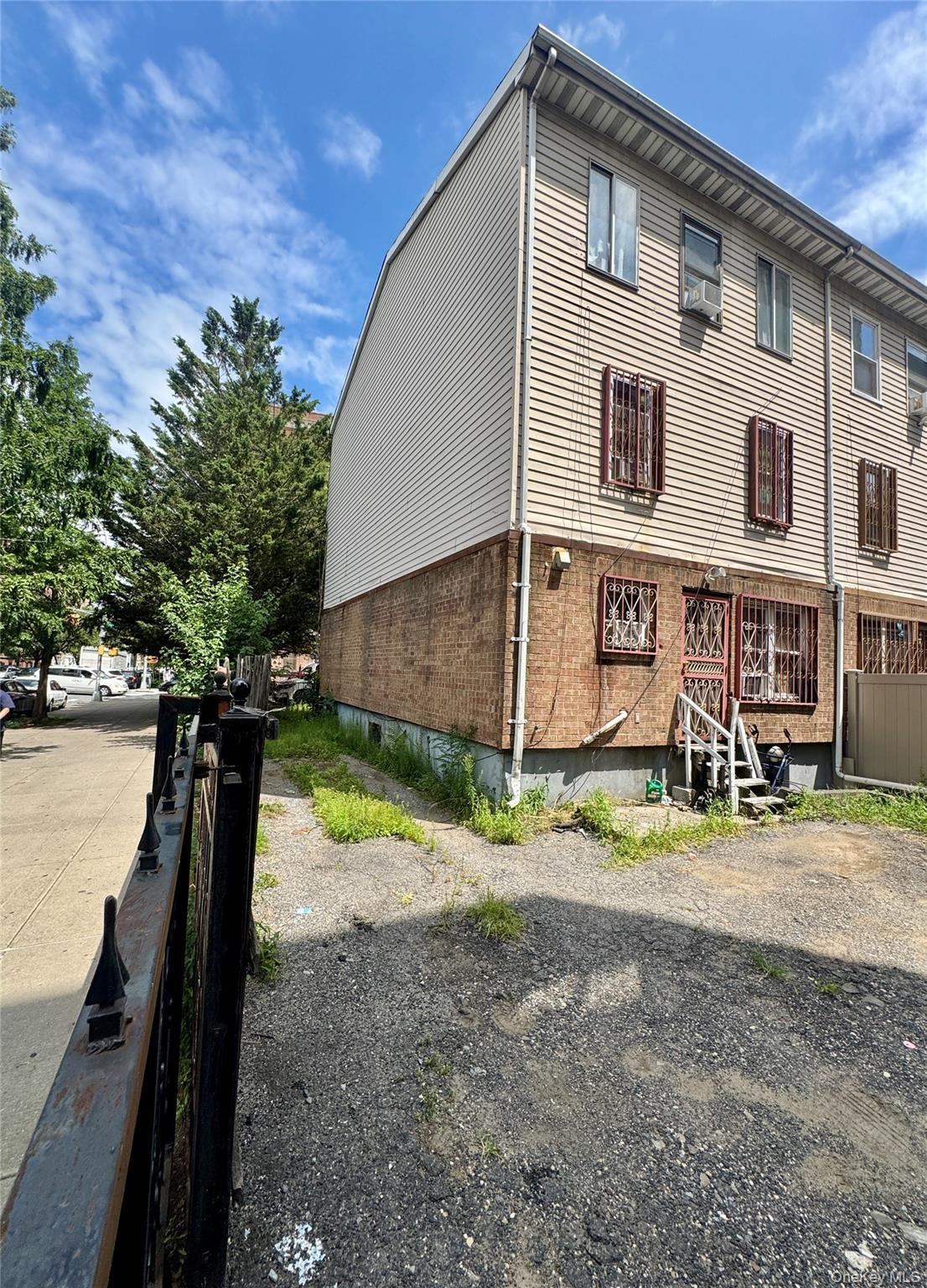 Single Family E 184th Street Bronx, NY 10458, MLS-1032627-14