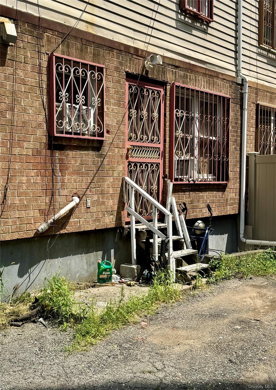 Single Family E 184th Street Bronx, NY 10458, MLS-1032627-15
