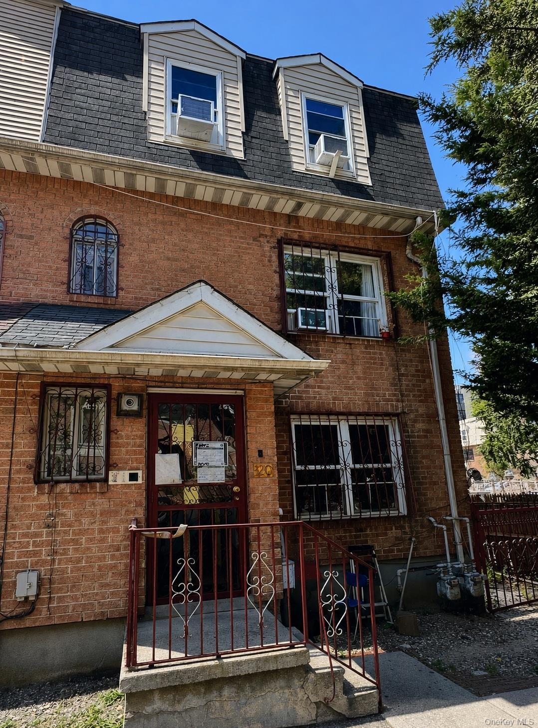 Single Family E 184th Street Bronx, NY 10458, MLS-1032627-2