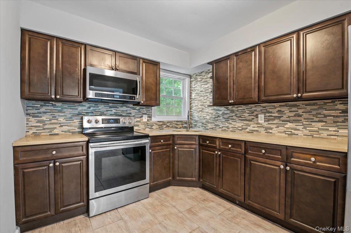 Single Family Connetquot Avenue Suffolk County, NY 11722, MLS-1032632-17