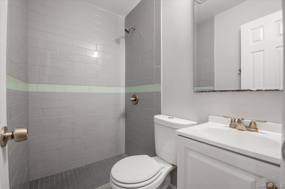 Single Family Connetquot Avenue Suffolk County, NY 11722, MLS-1032632-8