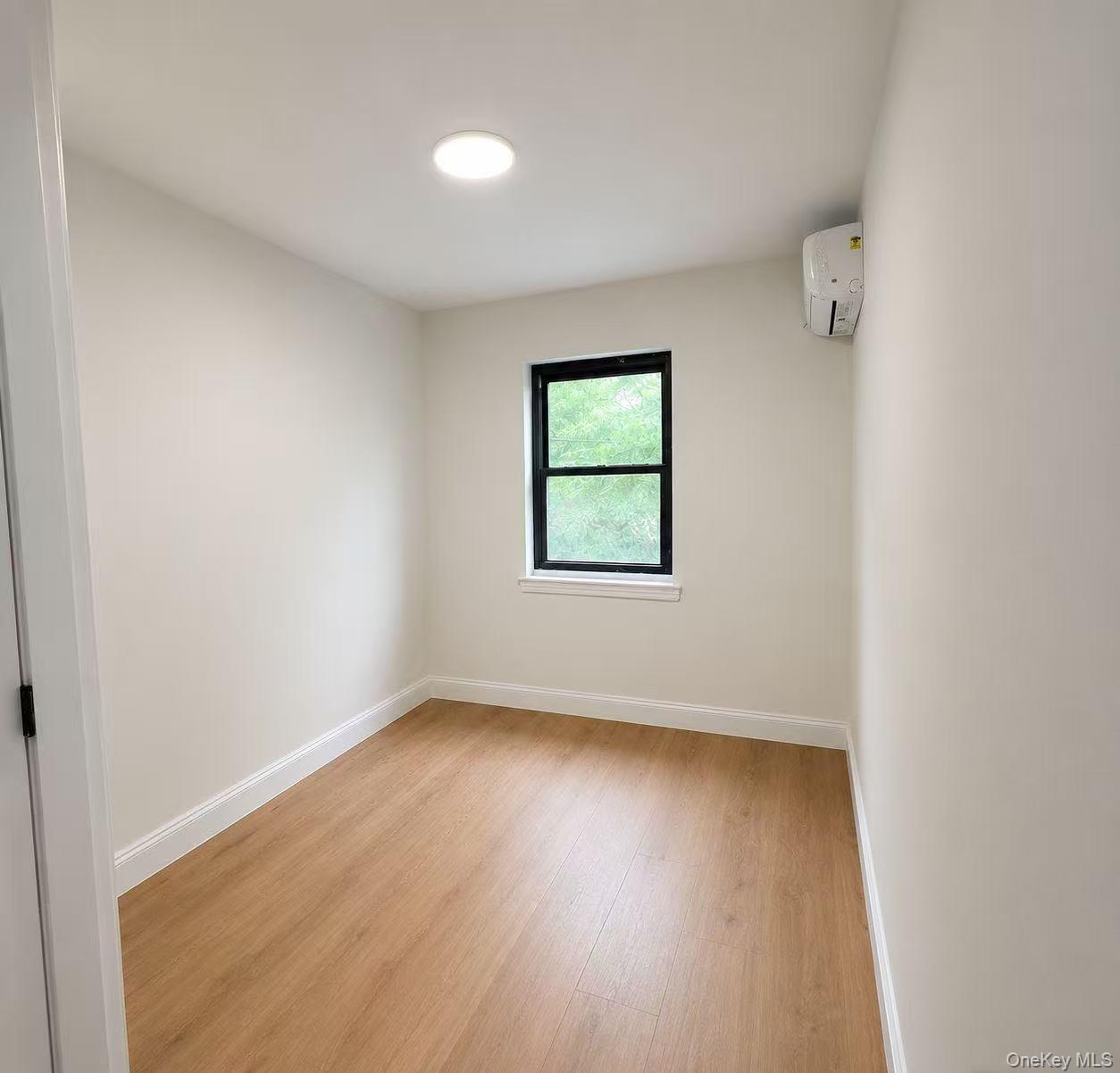 Single Family Lurting Avenue Bronx, NY 10469, MLS-1032653-13