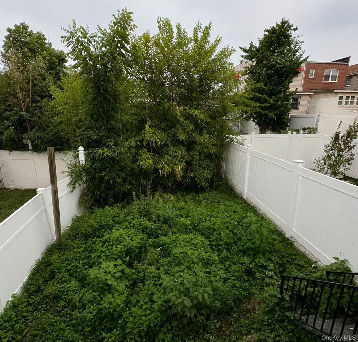 Single Family Lurting Avenue  Bronx, NY 10469, MLS-1032653-17