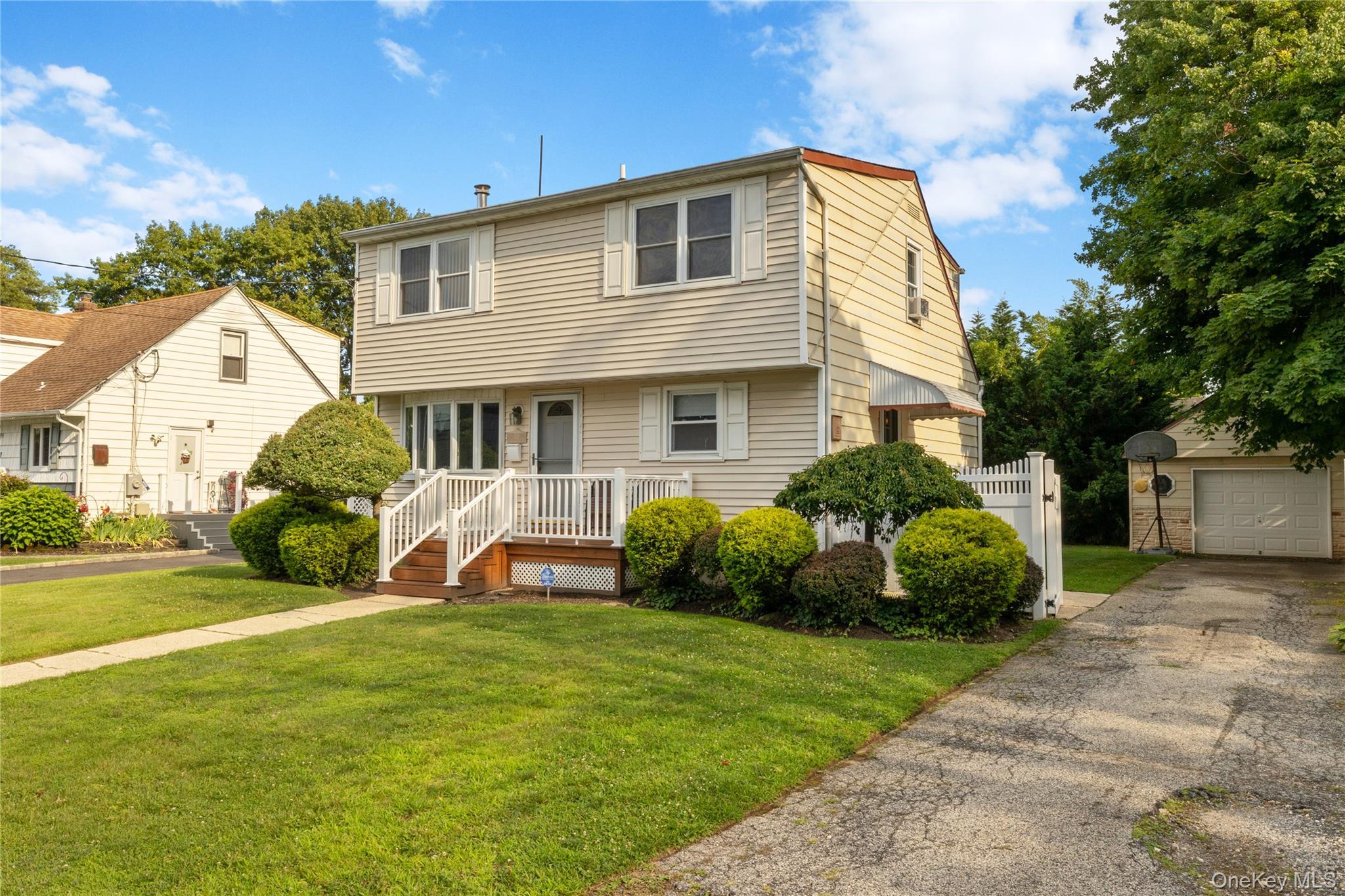 Single Family Aster Road Suffolk County, NY 11795, MLS-1032654-23